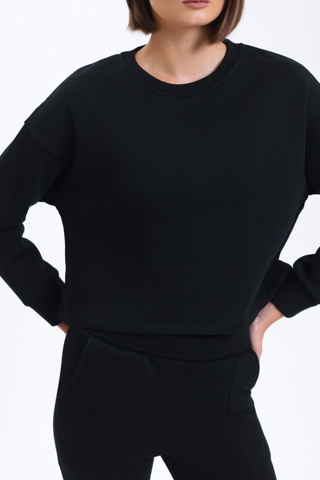 2 Pieces: Round Neck Basic Sweatshirt & High Waist Slit Sweatpant