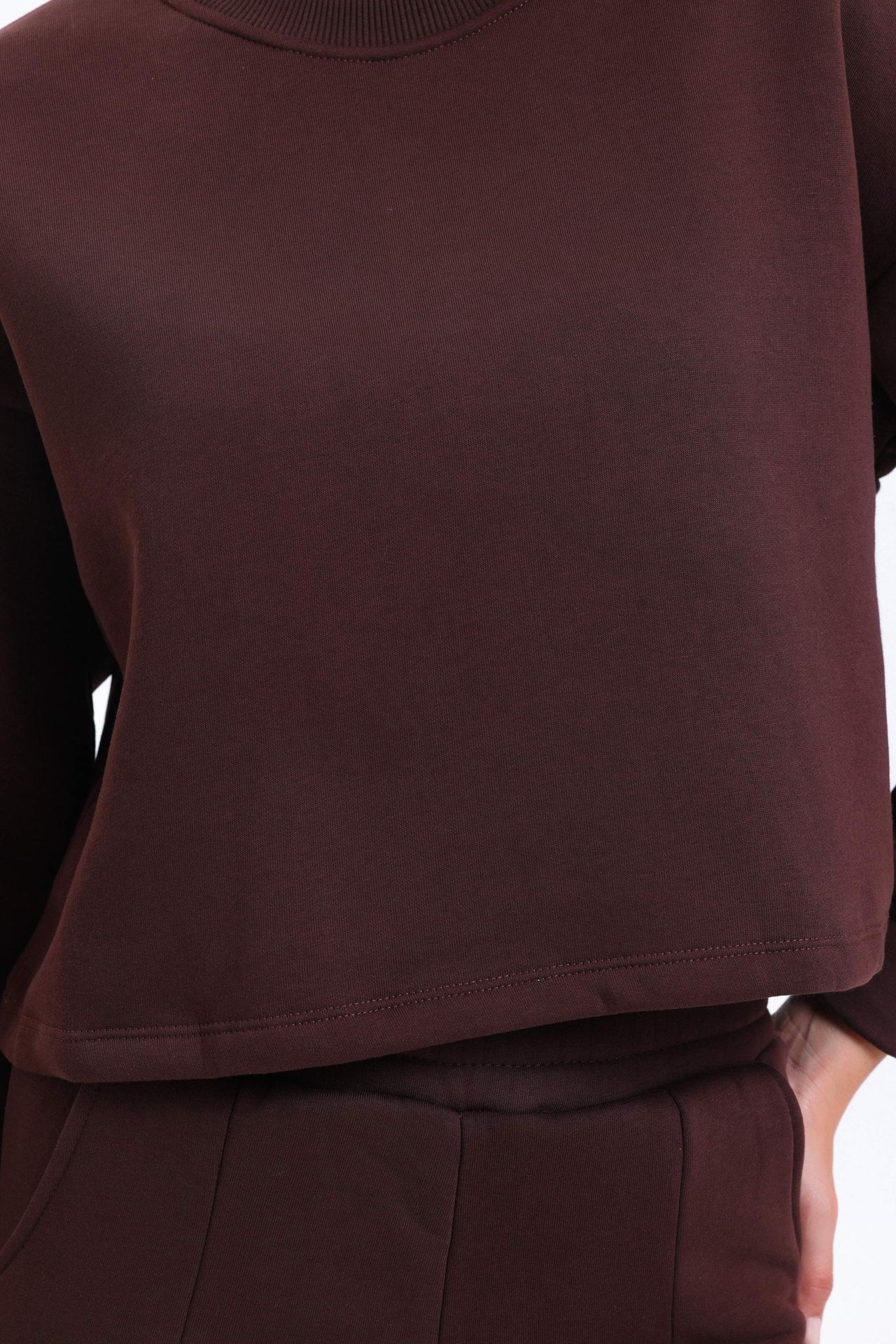 2 Pieces: Round Neck Basic Sweatshirt & High Waist Slit Sweatpant