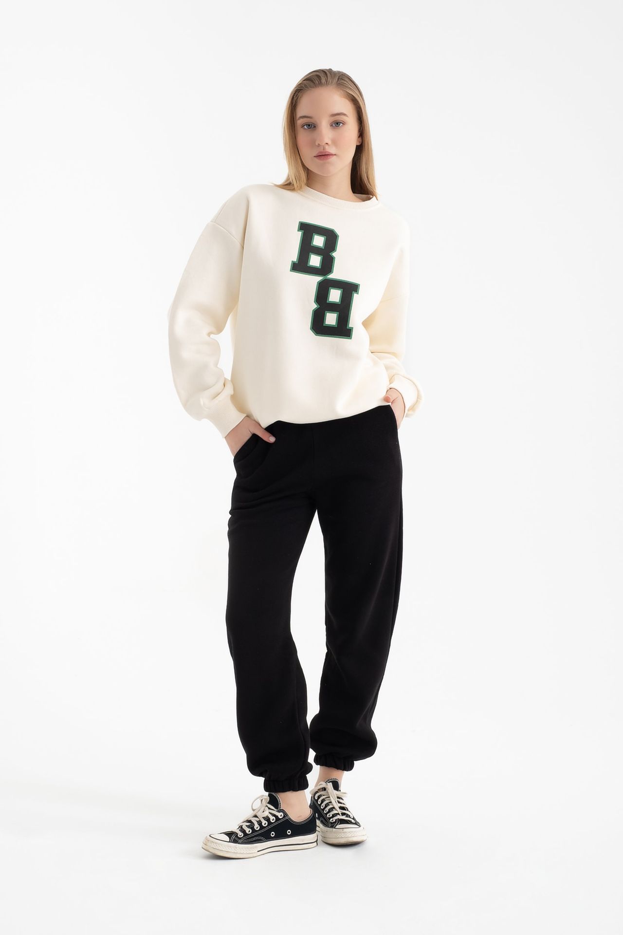2 Pieces: Graphic Crew Neck Oversized Sweatshirt & High Waist Elastic Waist Jogger