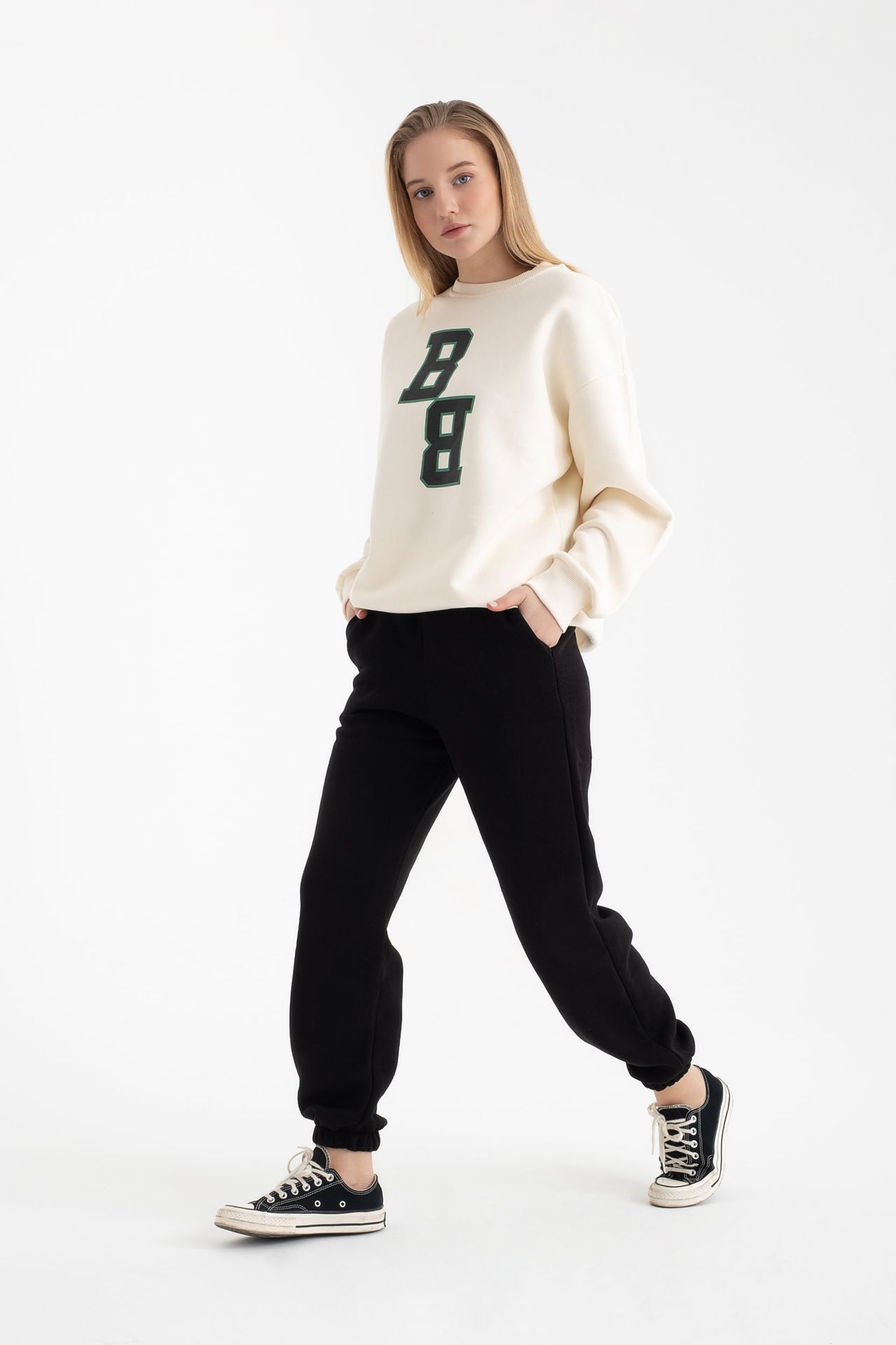 2 Pieces: Graphic Crew Neck Oversized Sweatshirt & High Waist Elastic Waist Jogger
