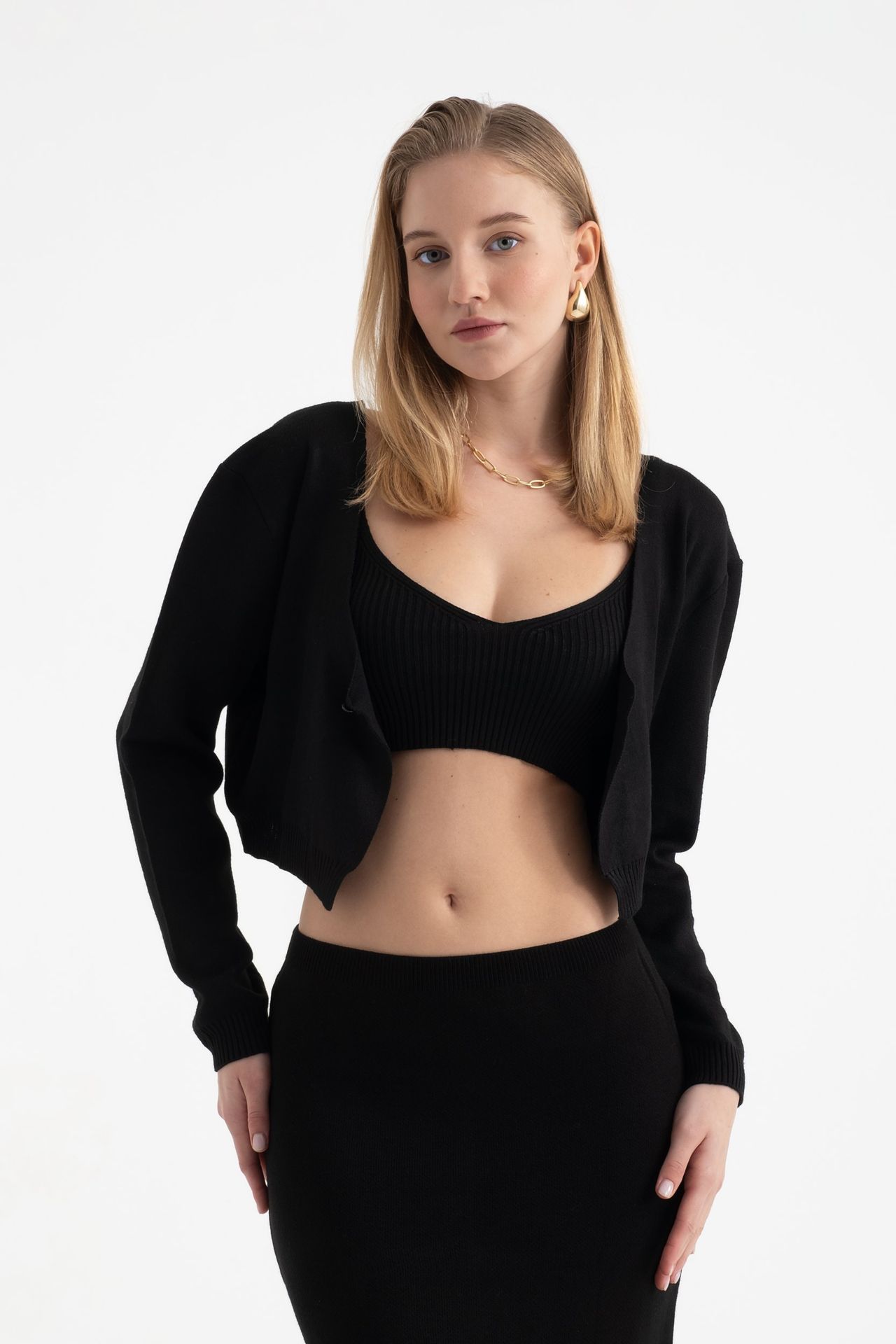 2 Pieces: Scoop Neck Knitted Buttoned Cropped Cardigan & Sleeveless Crop Top