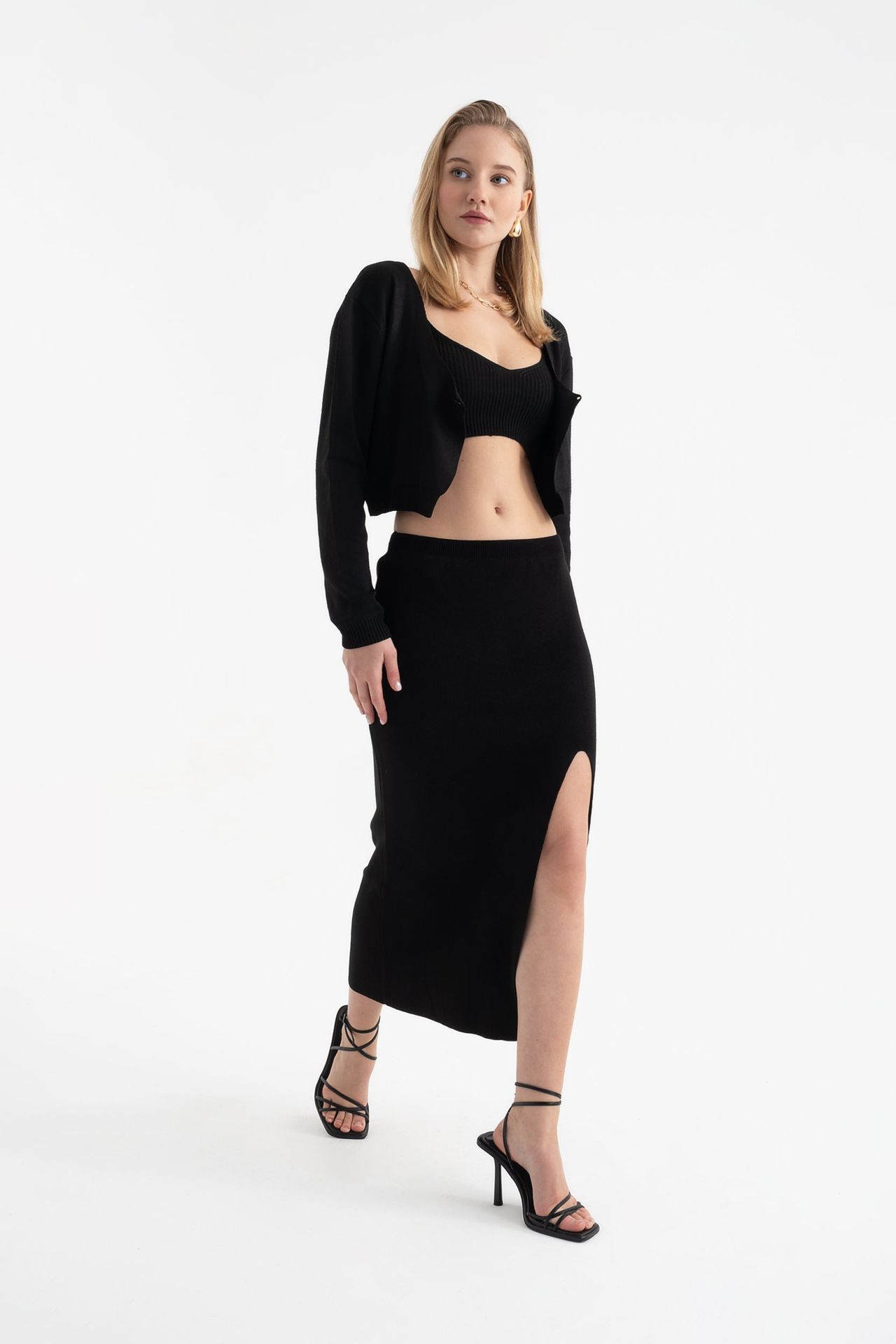 2 Pieces: Scoop Neck Knitted Buttoned Cropped Cardigan & Sleeveless Crop Top