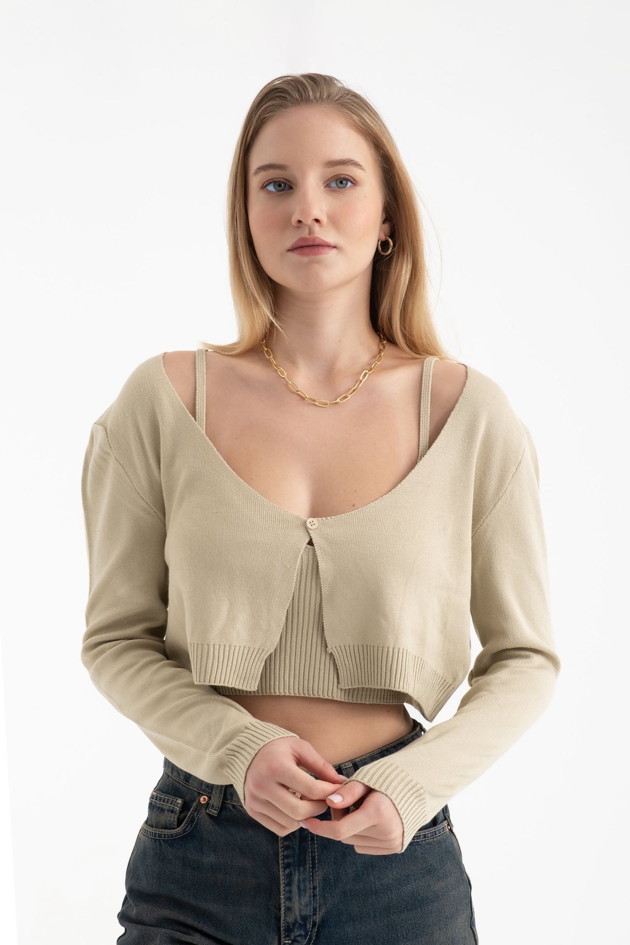 2 Pieces: Scoop Neck Knitted Buttoned Cropped Cardigan & Sleeveless Crop Top