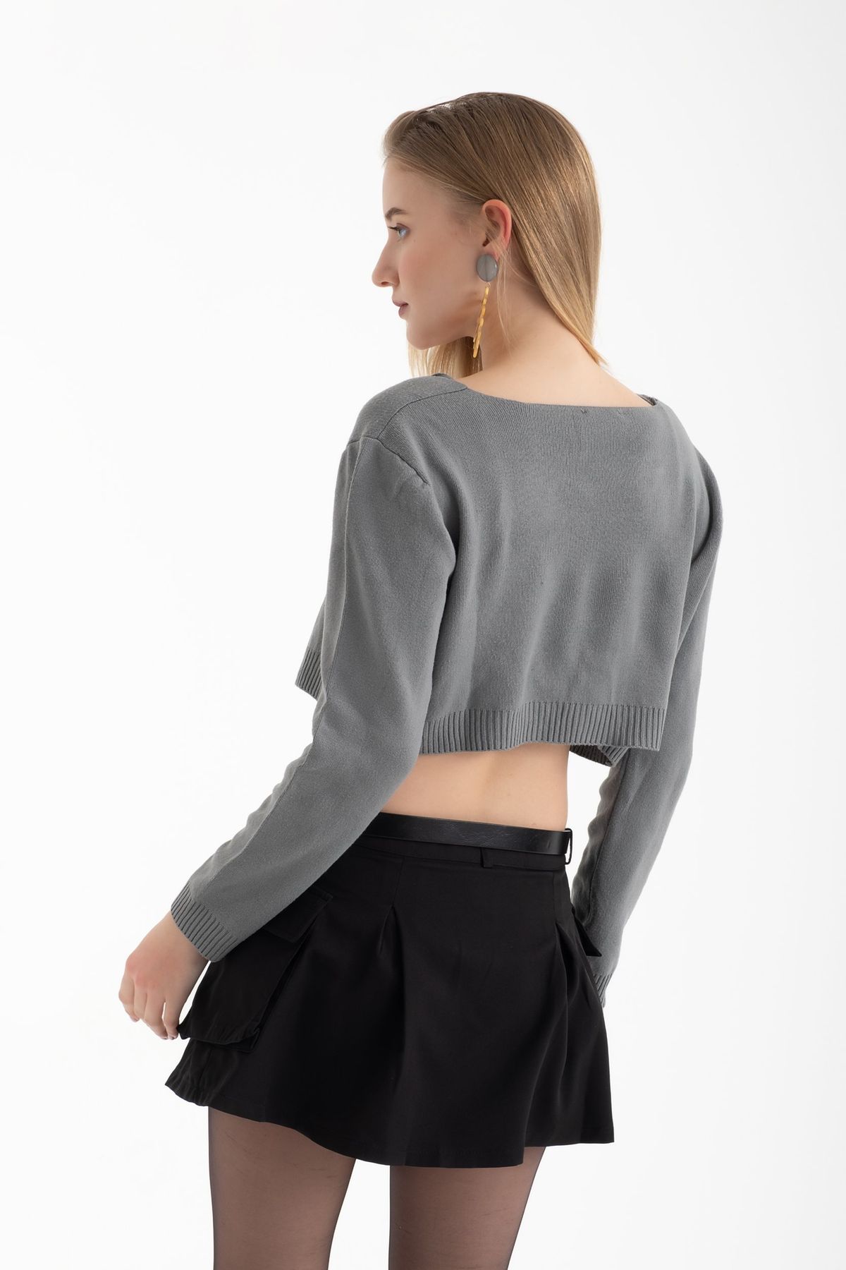 2 Pieces: Scoop Neck Knitted Buttoned Cropped Cardigan & Sleeveless Crop Top