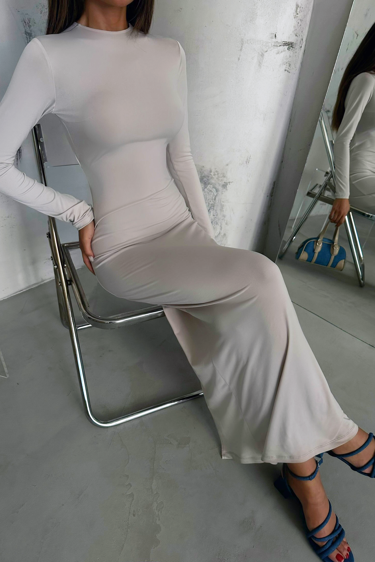 Round Neck Back Cut Out Slit Long Sleeve Maxi Dress