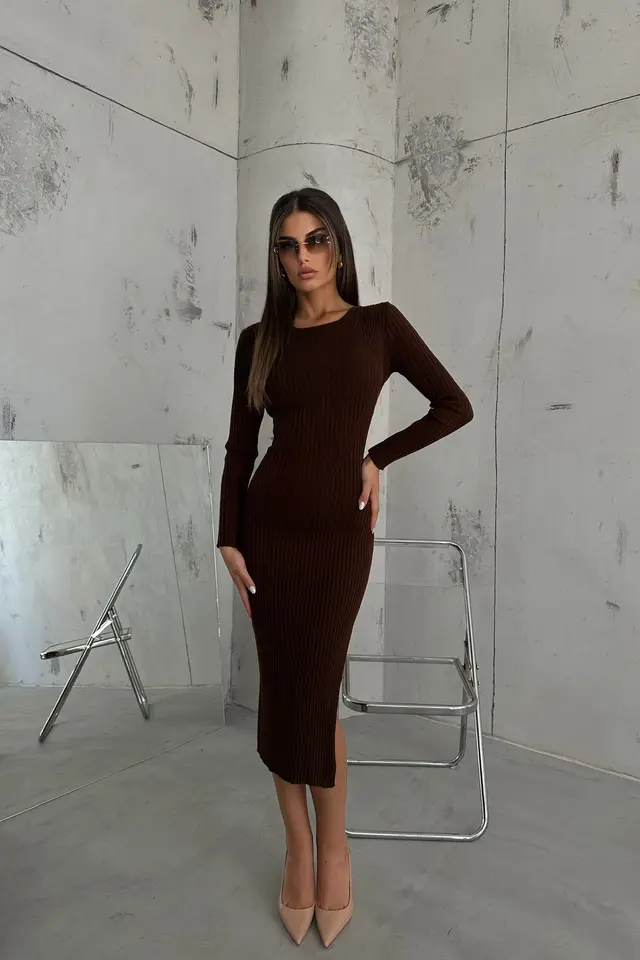 Round Neck Slit Long Sleeve Maxi Dress