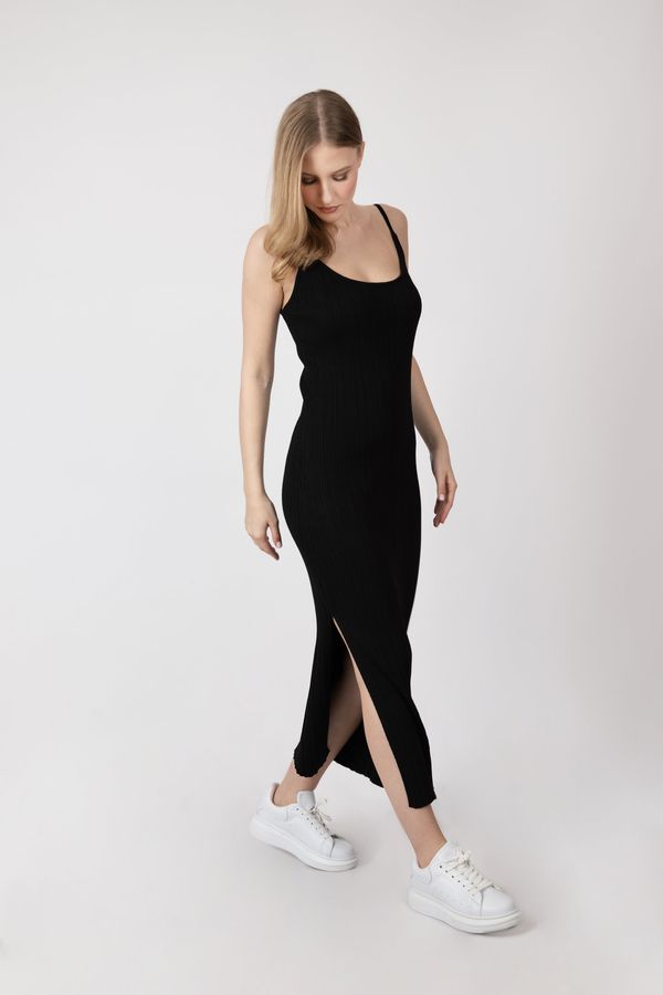 Knitted Scoop Neck Strappy Maxi Dress 3