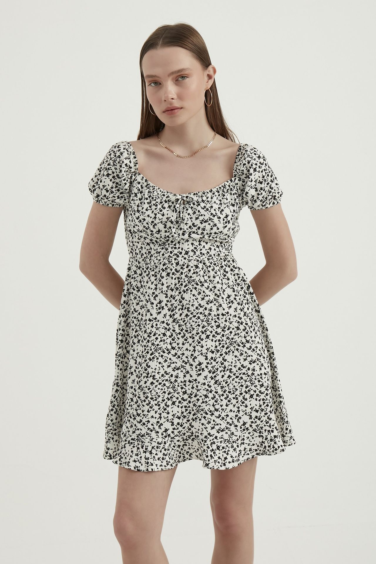 Floral Scoop Neck Balloon Sleeves Mini Dress