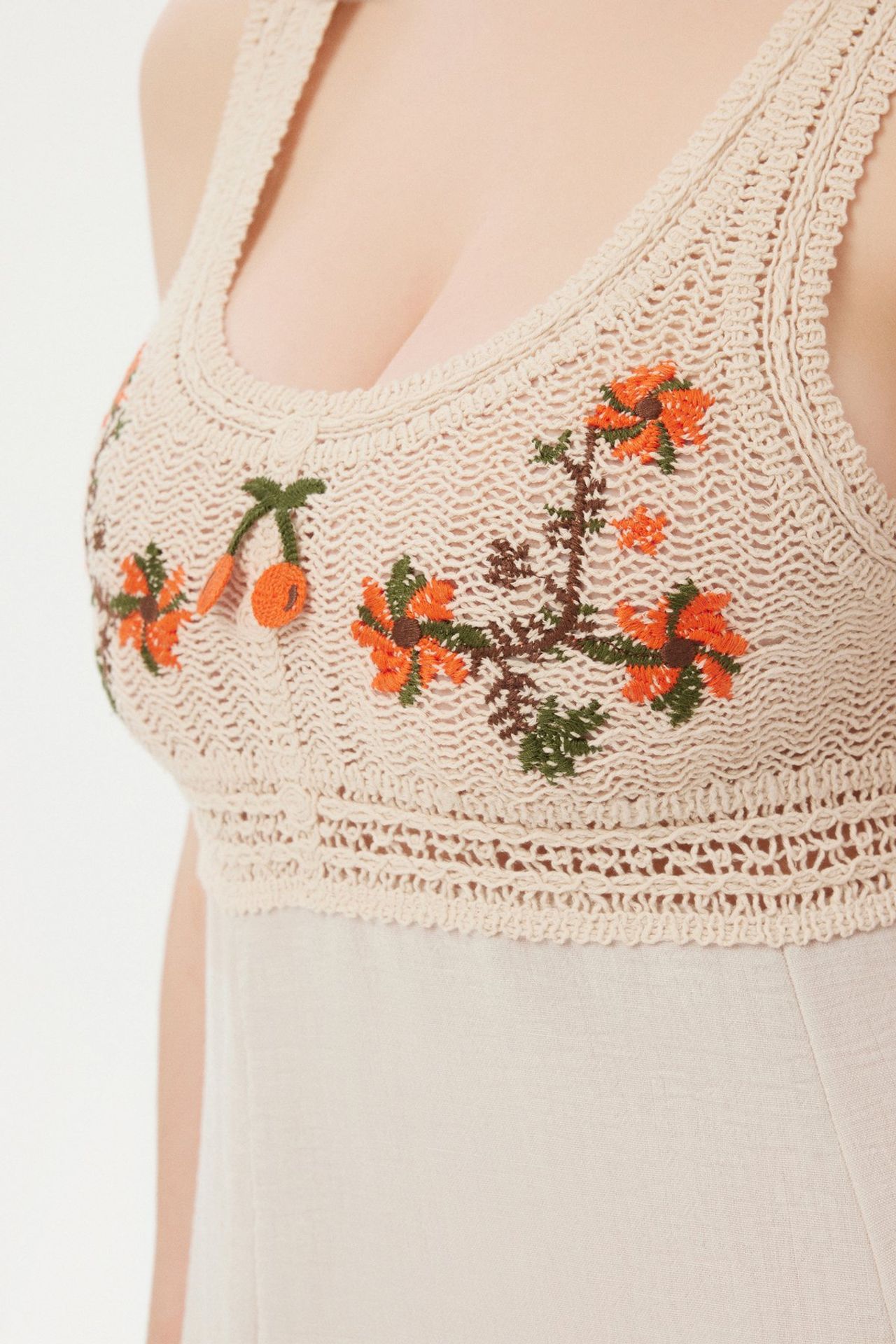 Tulle Floral Embroidered Scoop Neck Maxi Dress