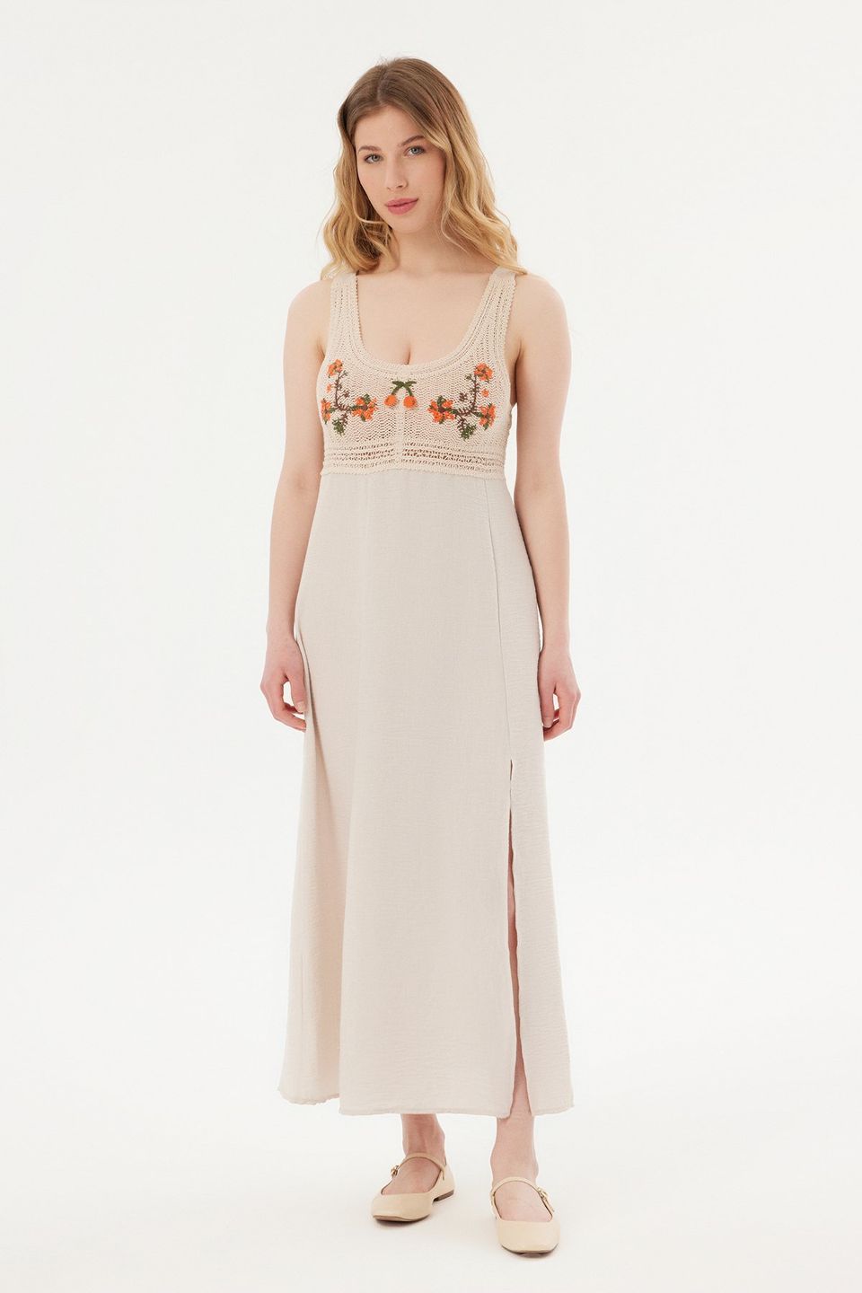 Tulle Floral Embroidered Scoop Neck Maxi Dress