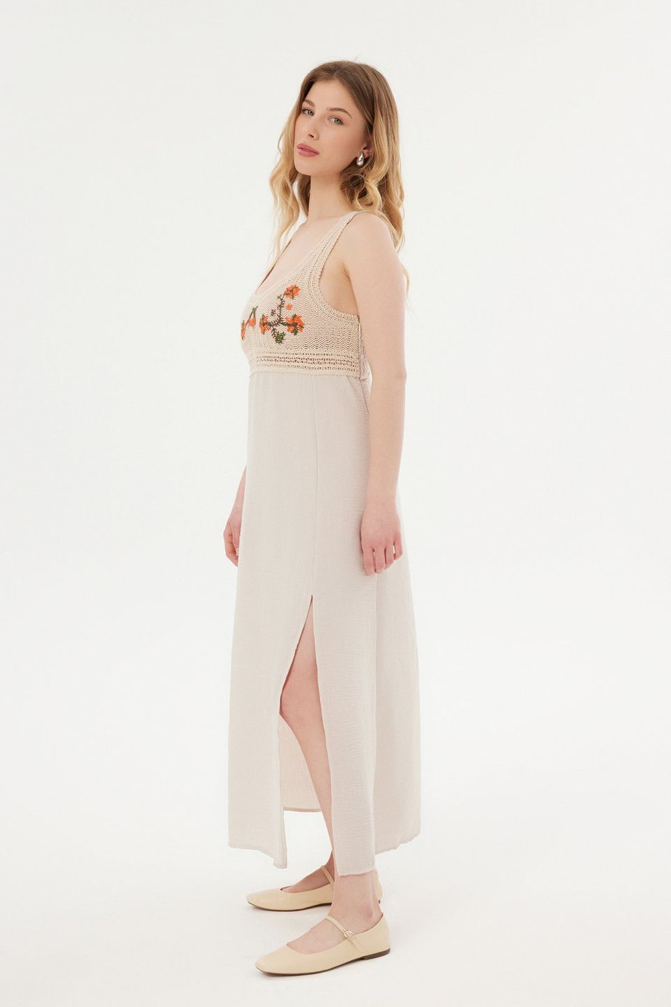 Tulle Floral Embroidered Scoop Neck Maxi Dress