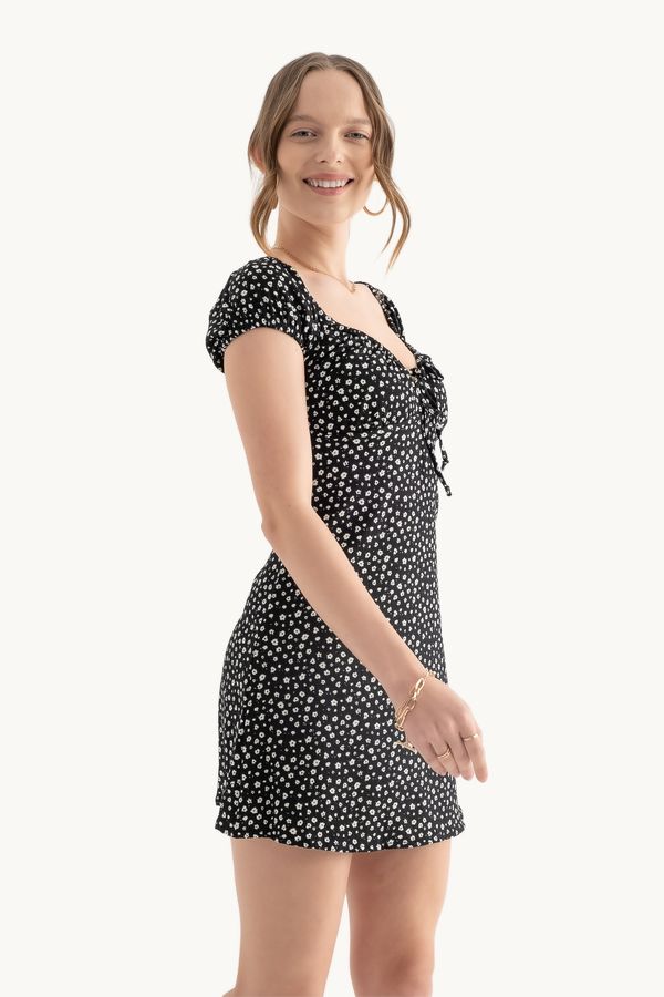 Floral Sweetheart Neck Tie Front Cap Sleeve Mini Dress 2