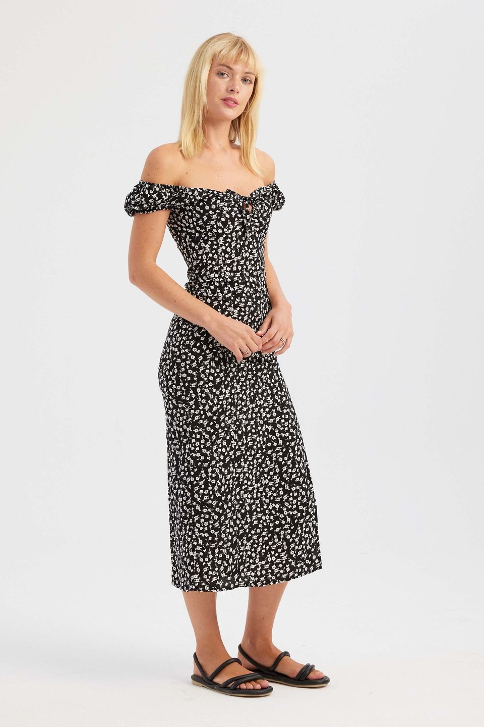 Çiçek Desenli Off Shoulder Yandan Yırtmaçlı Midi Elbise 4