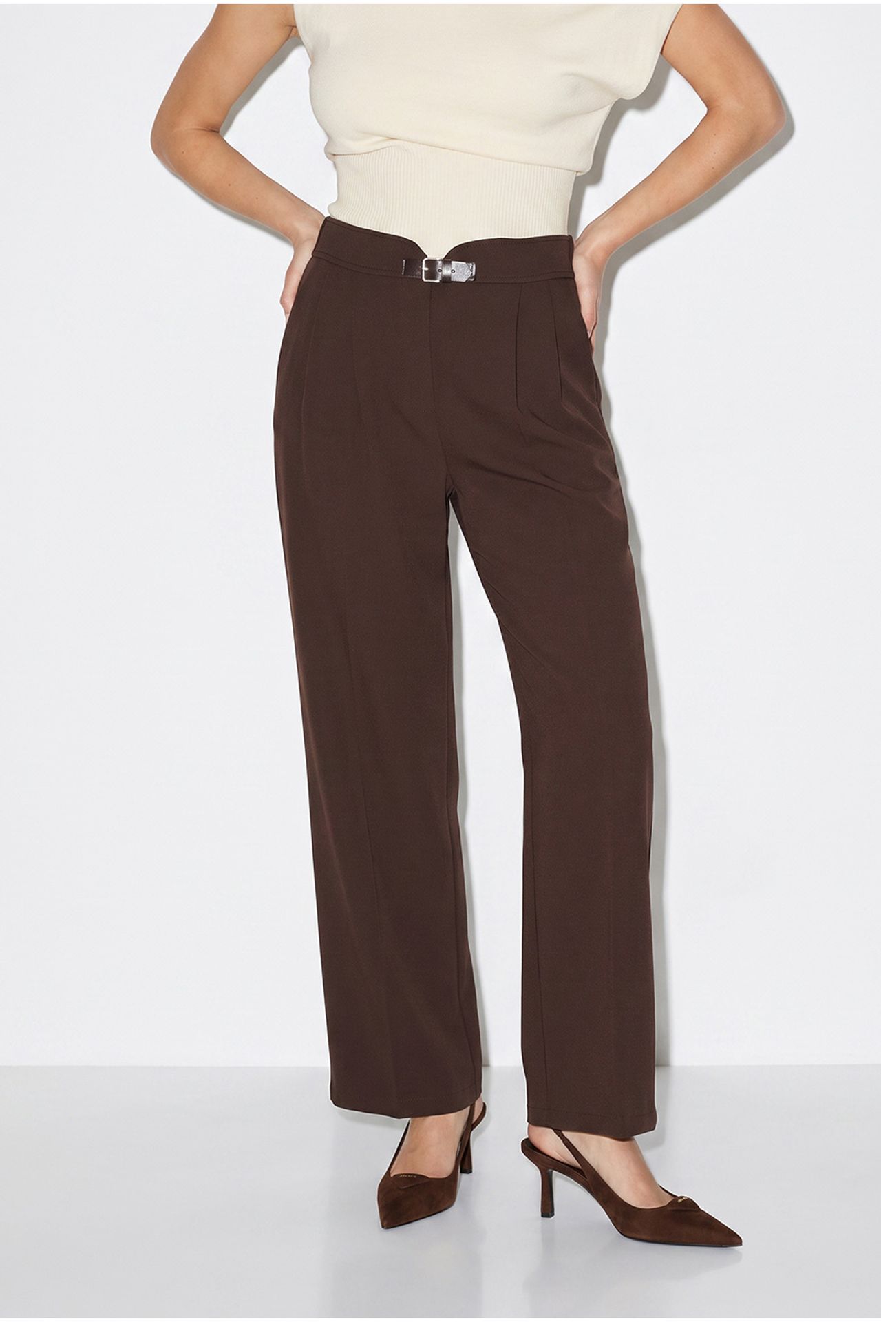 LUCCI Women's Pants