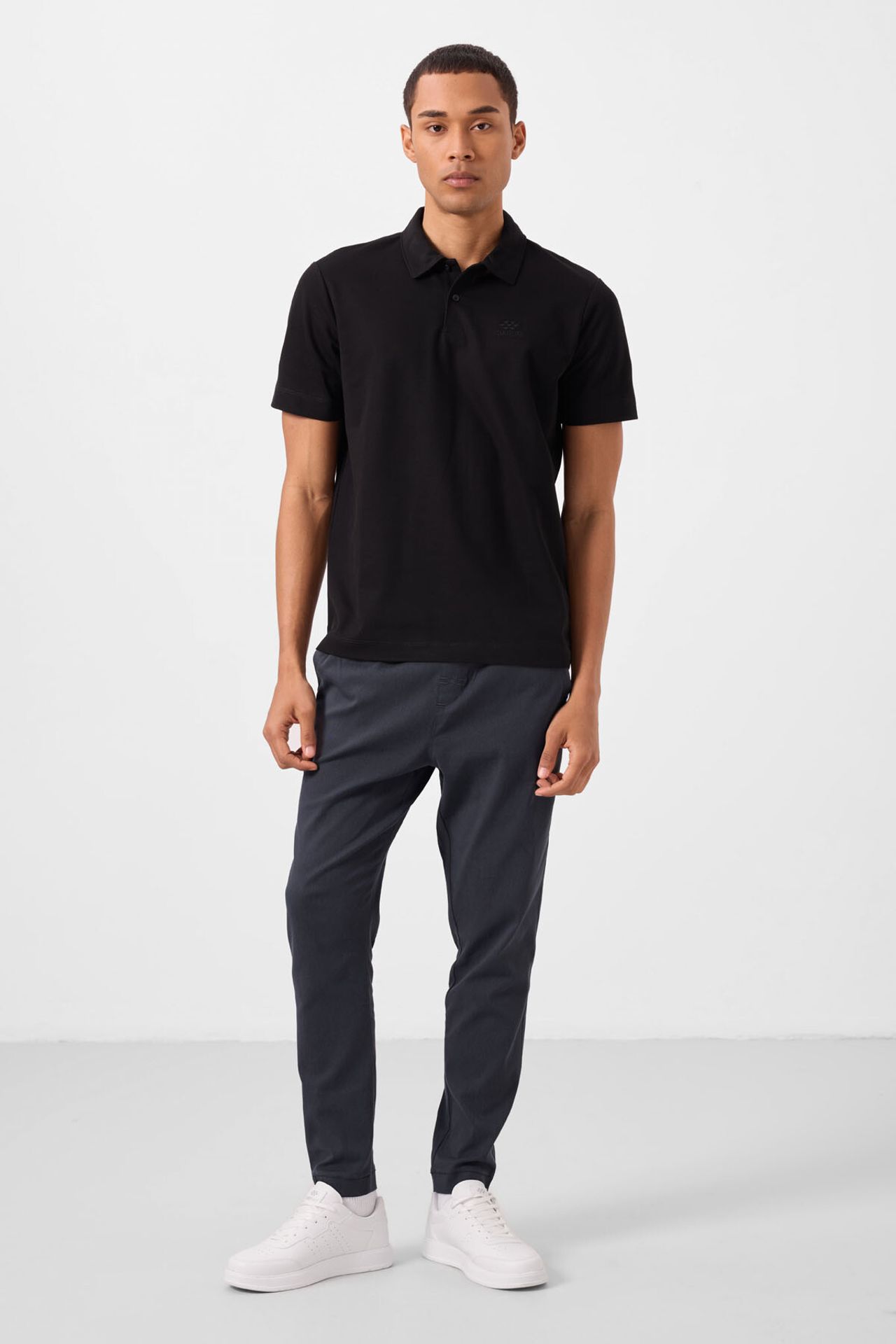 TOMMY Men's Straight-leg Gabardine Chinos 1
