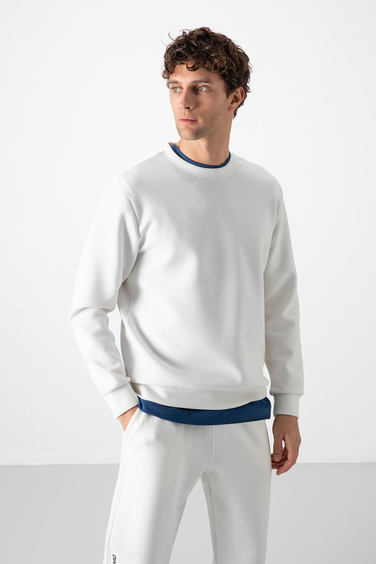 TOMMY Men's Plain Crew Neck Sweatshirt 2