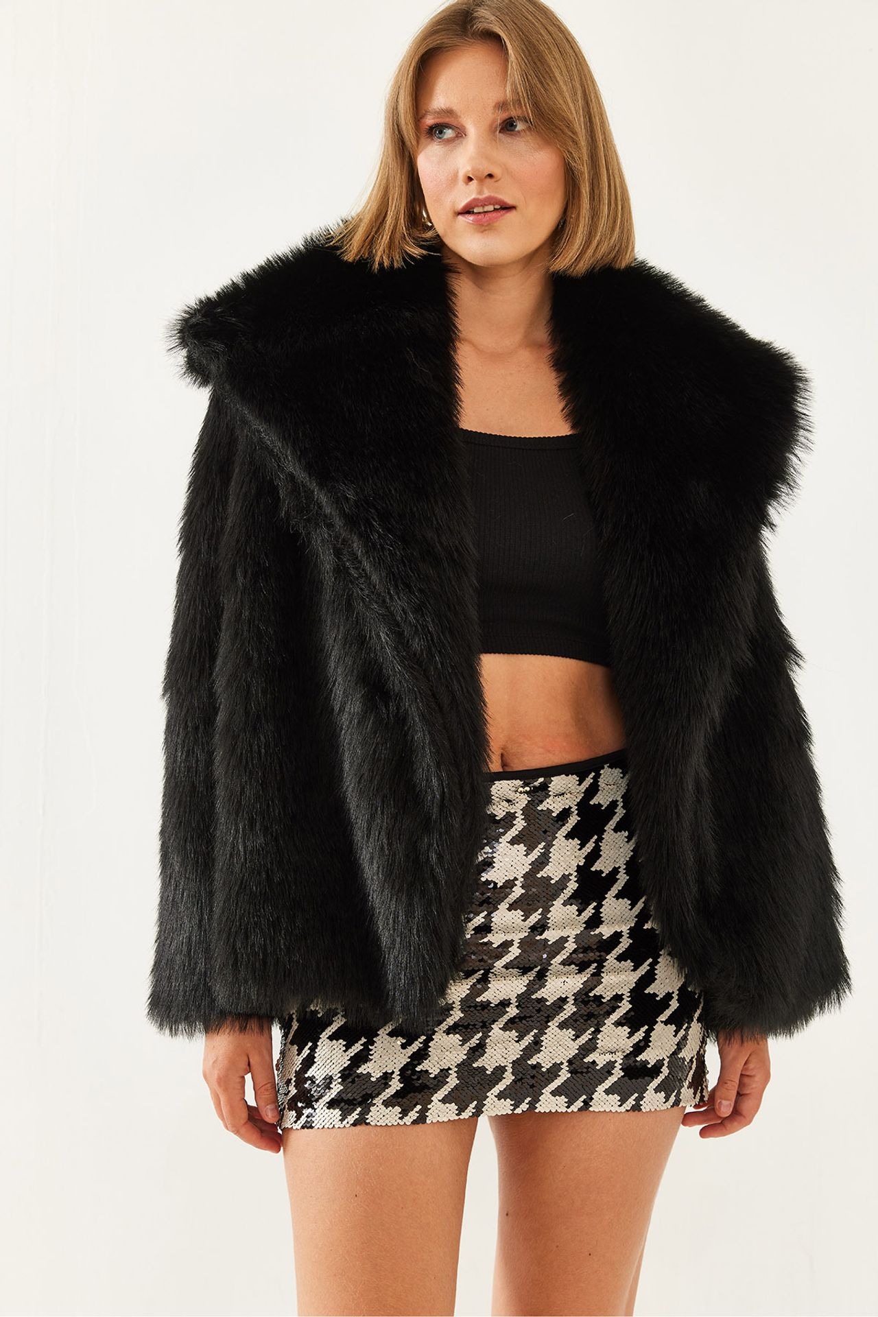 LUCCI Oversize Faux Fur Coat 5