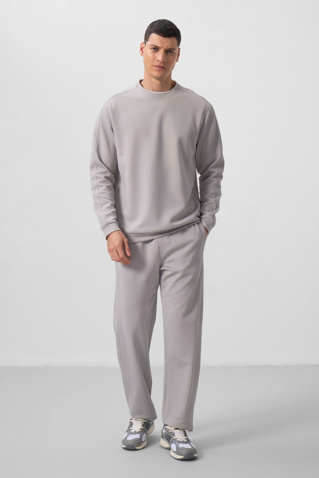 TOMMY Men's Oversized Sweatshirt And Pants Set 3