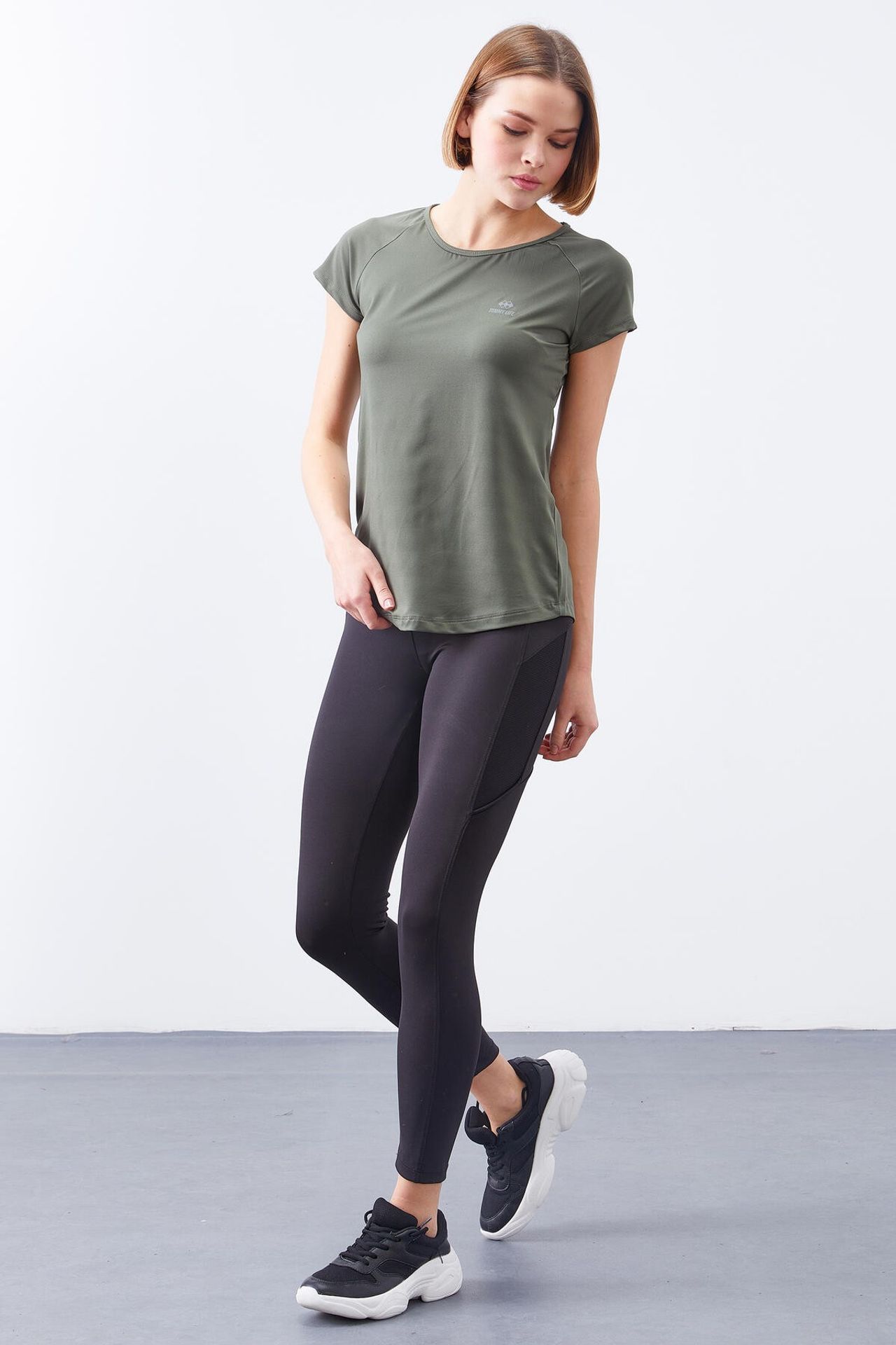 TOMMY Women's Short-Sleeve Crew Neck T-Shirt 4