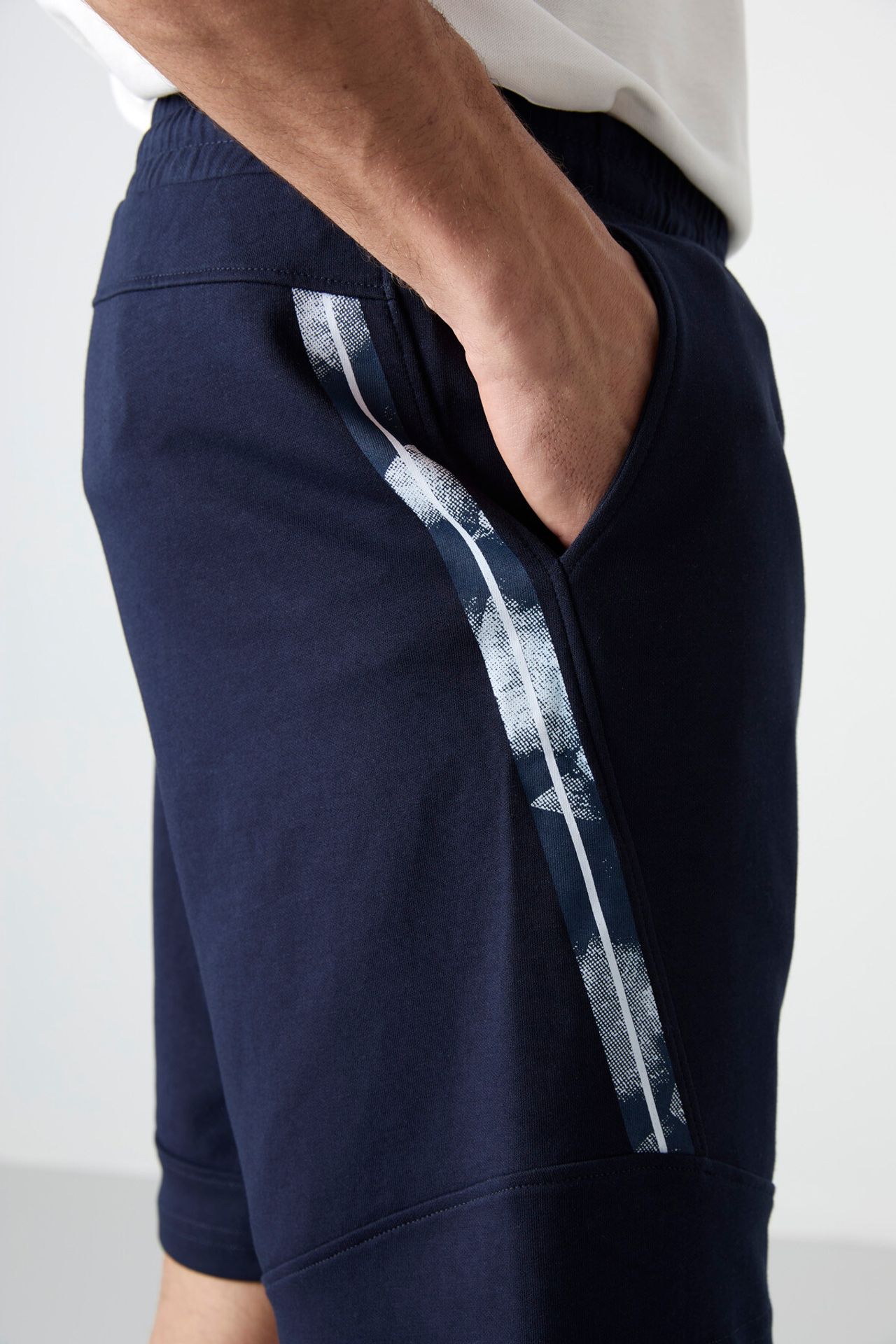 TOMMY Men's Pull-on Sweat Shorts 3