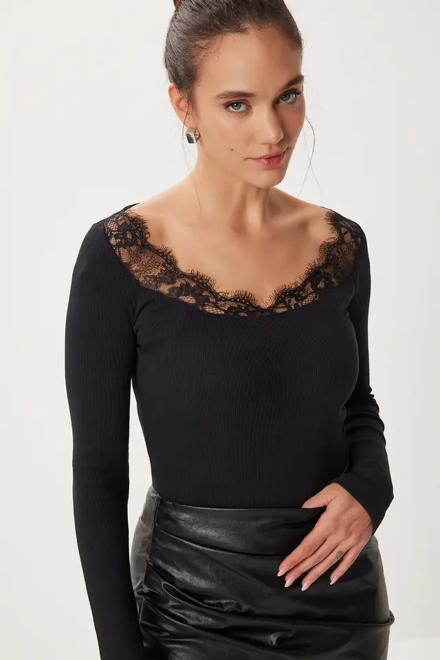 ISTANBUL Lace Detail Long Sleeve Blouse