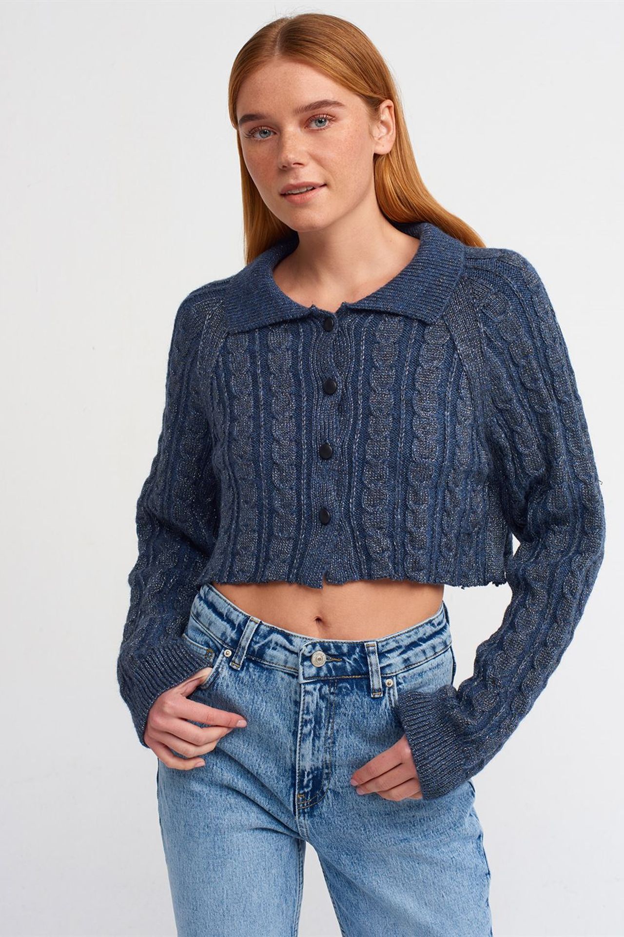 DILVIN Crop Cable-Knit Button Cardigan 1