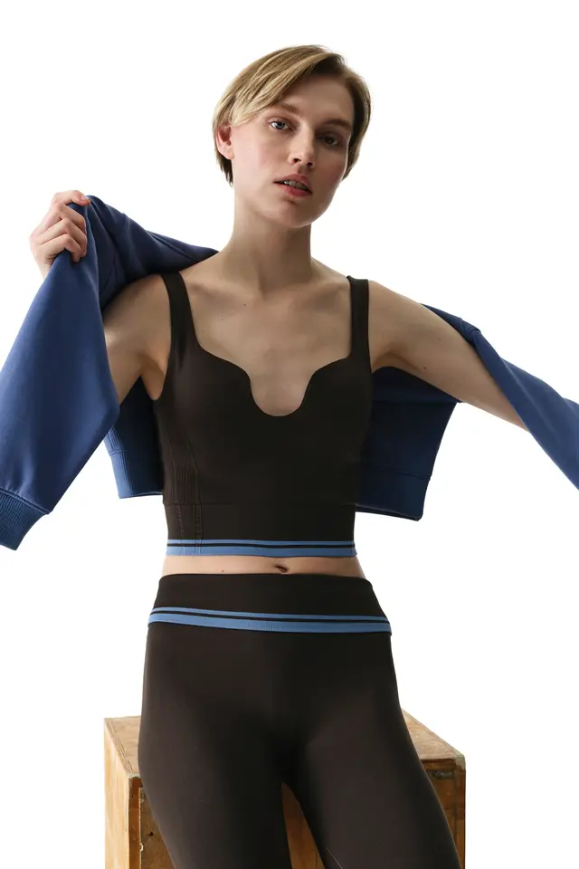 PENTI Seamless Heart Neckline Removable Padded Sports Bra
