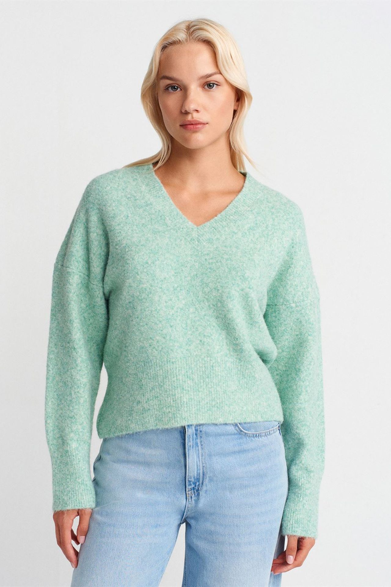 DILVIN Women's V-neck Ribbed Knit Sweater 1