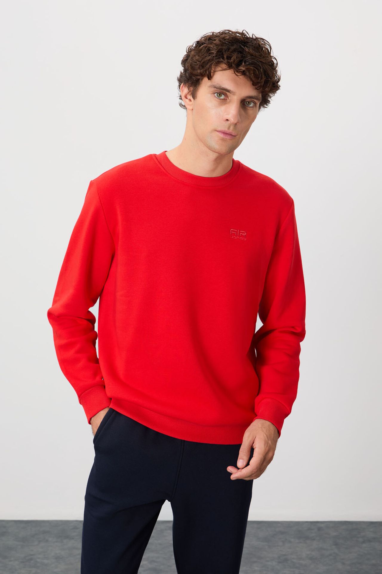 TOMMY Men's Regular Fit Crew Neck Sweatshirt 1