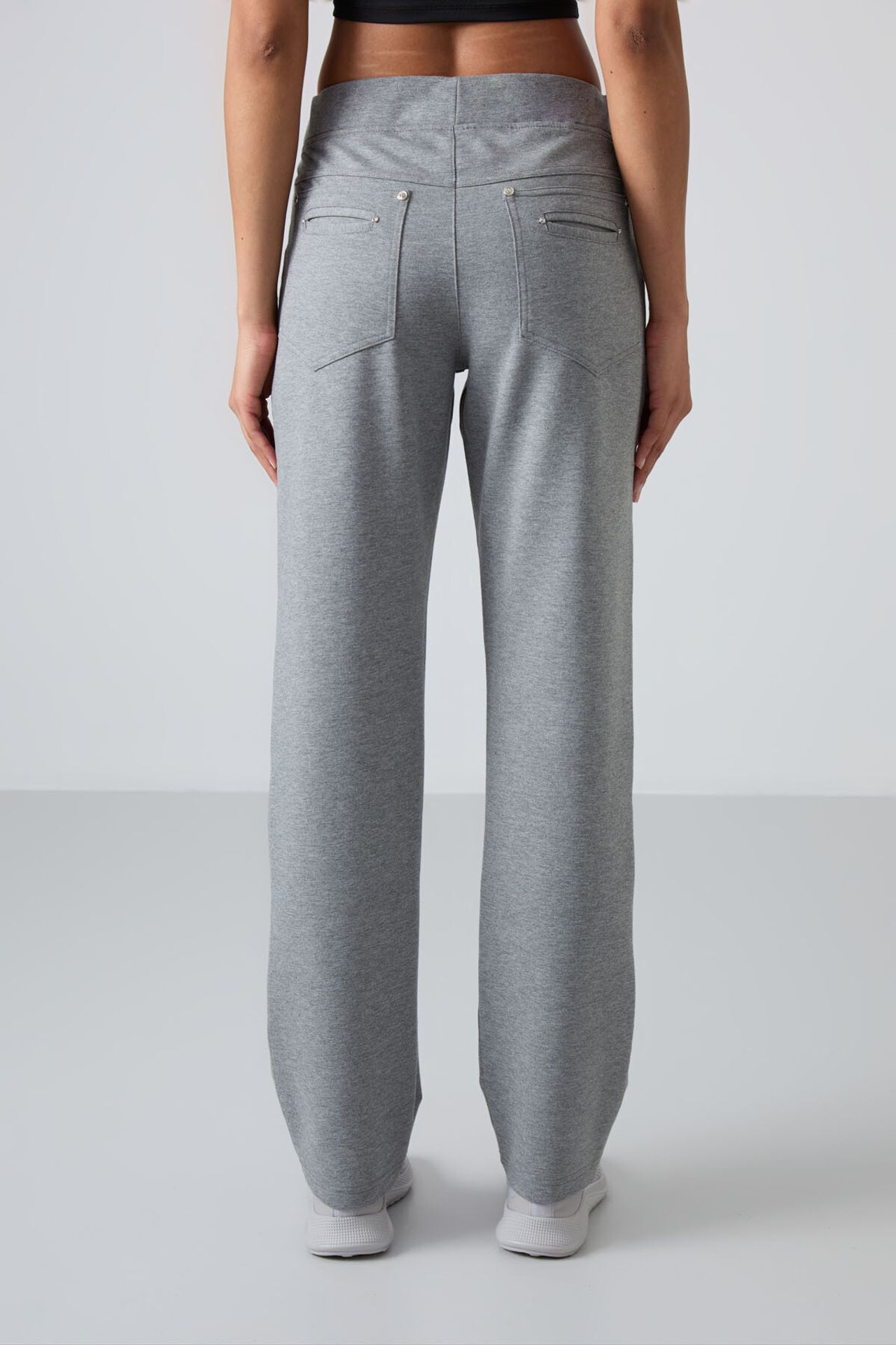 TOMMY Women’s Relaxed Straight-Leg Sweatpants 6