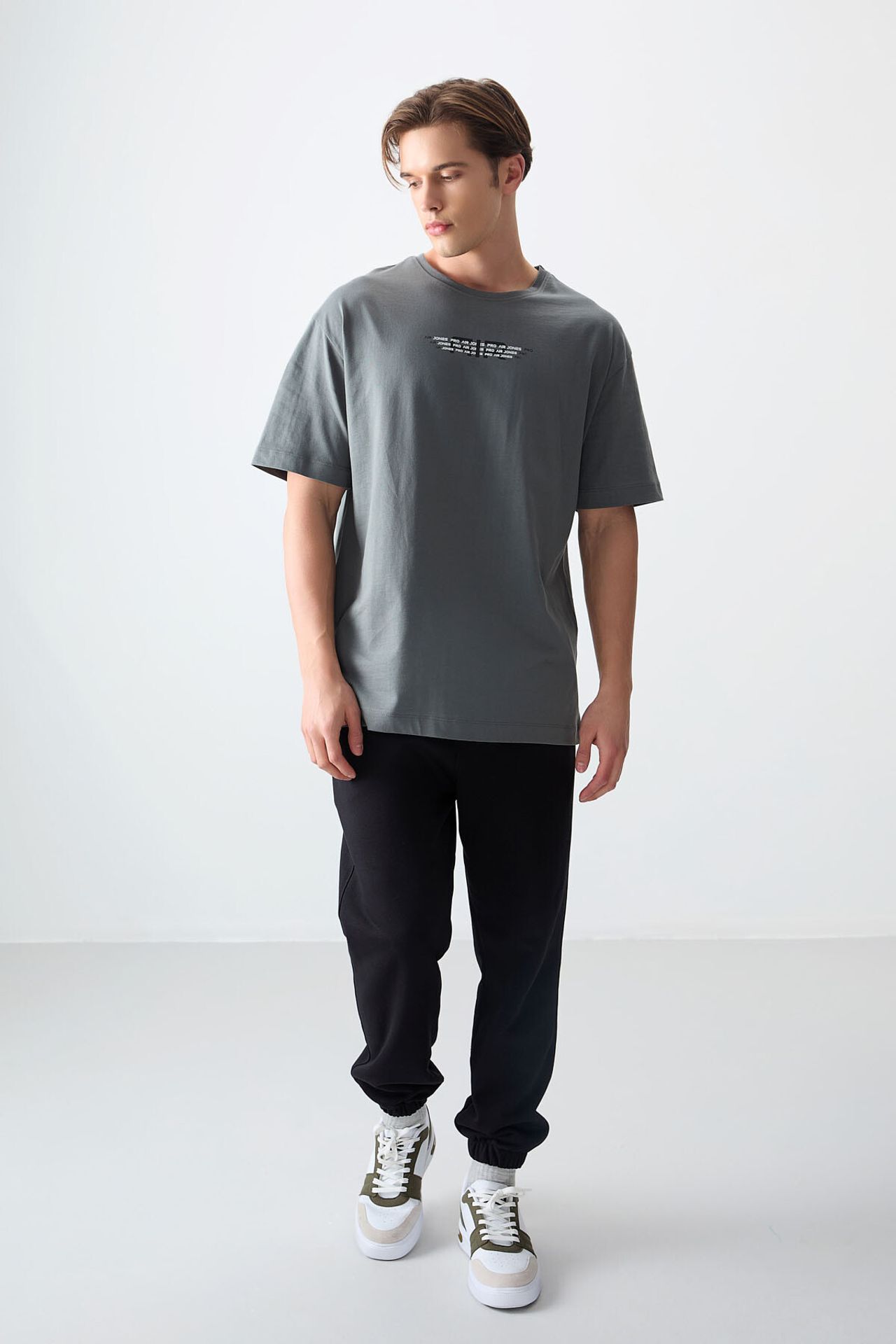 TOMMY Oversized Logo Cotton Crew Neck T-Shirt 4
