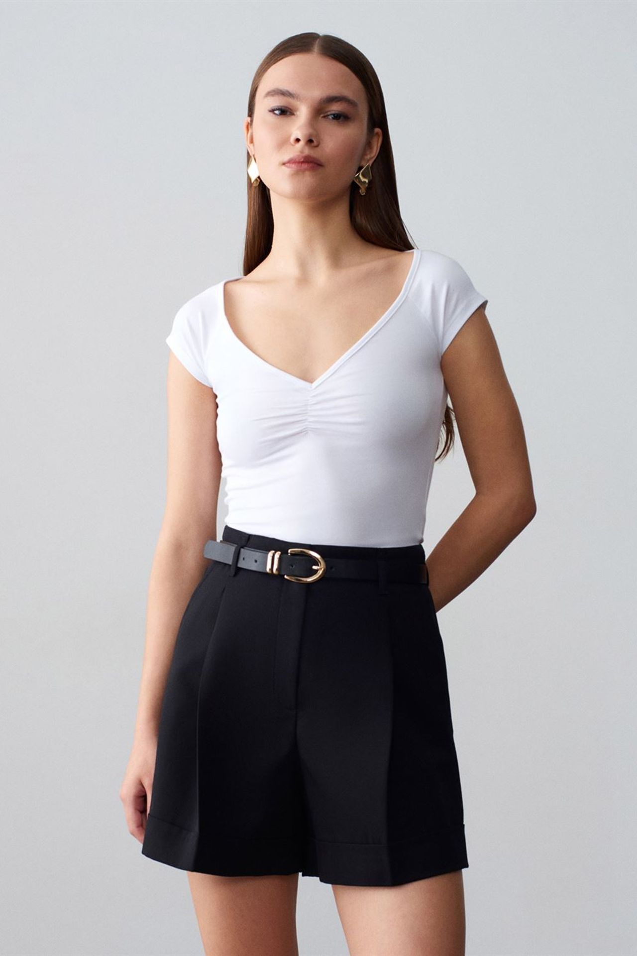DILVIN Women's Slim Fit V-Neck Cotton T-Shirt 1