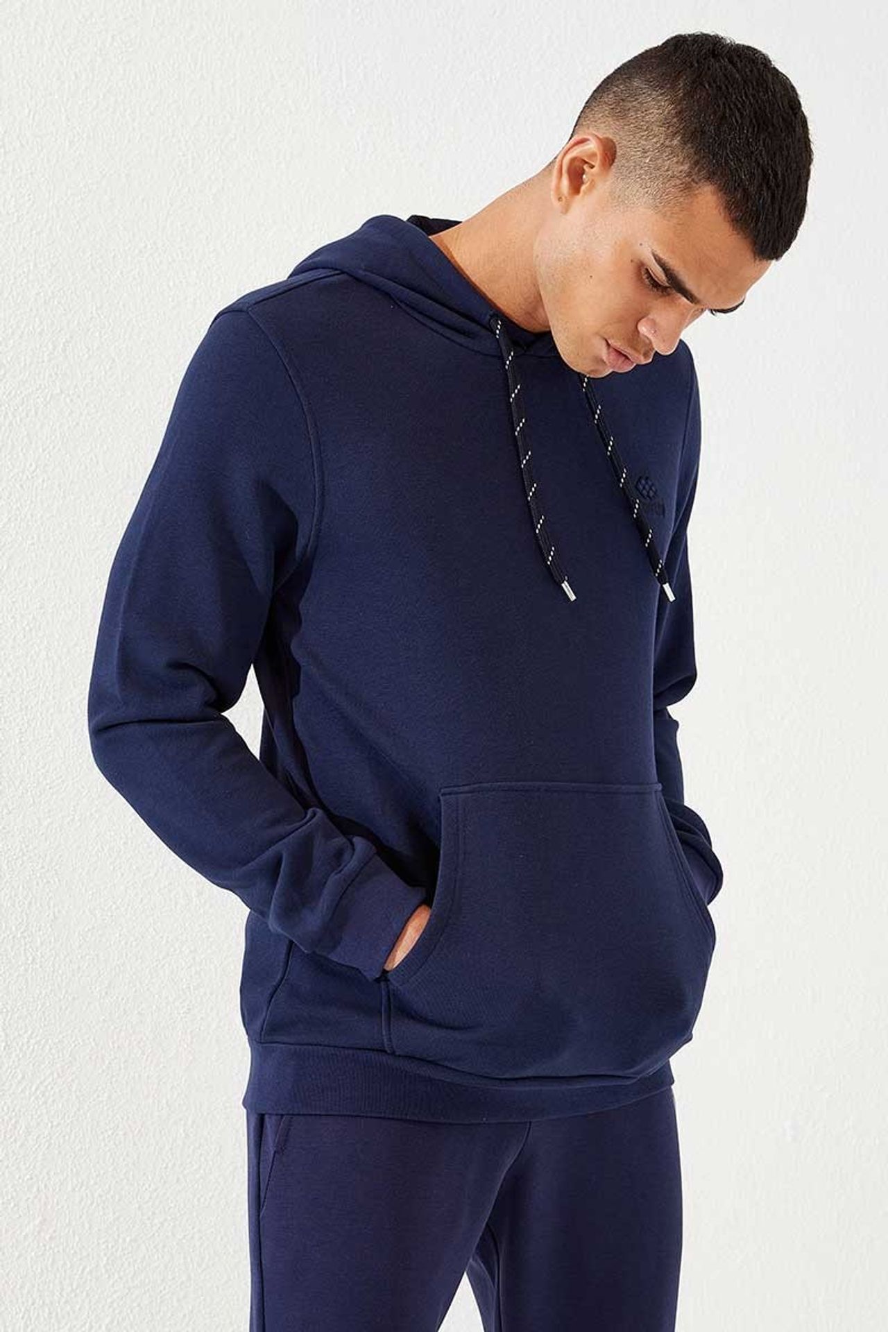 TOMMY Men's Solid Hooded Sweatshirt With Pocket 2