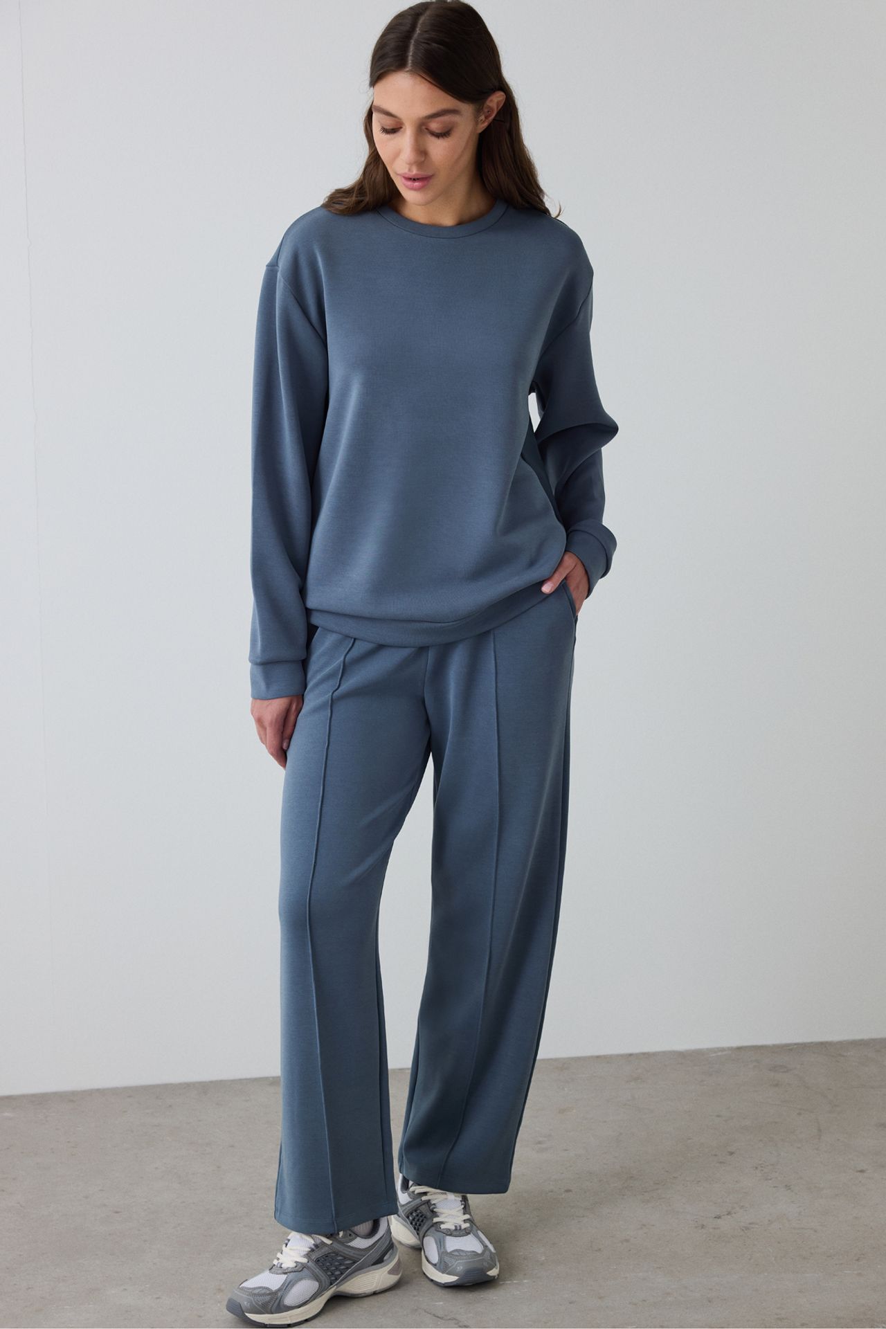 PENTI Crew Neck Oversized Short Modal Sweatshirt 2