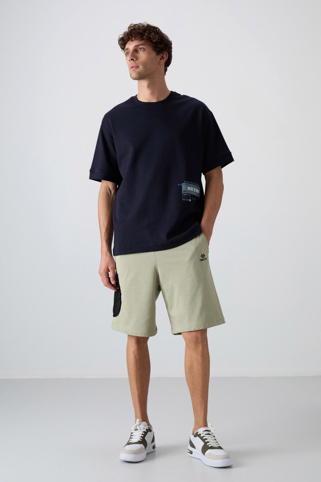 TOMMY Men's Wide-leg Cargo Shorts 1