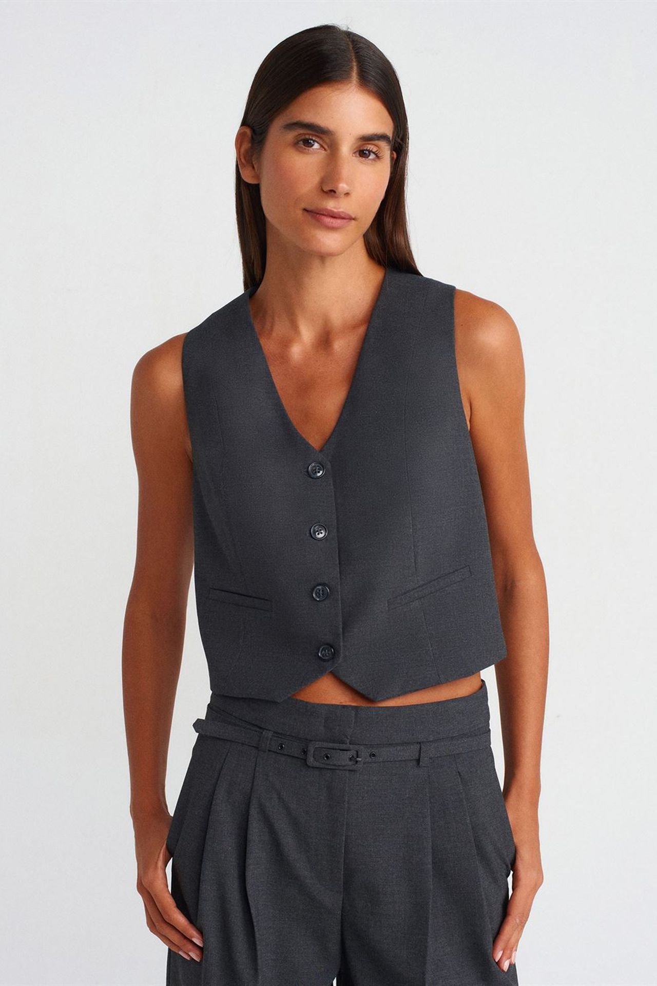 DILVIN Crop Crepe Waistcoat With Button Closure 4