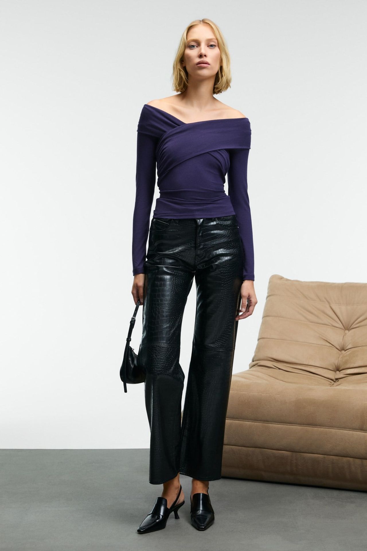 ETHIQUET Asymmetrical One-Shoulder Long Sleeve Blouse 2