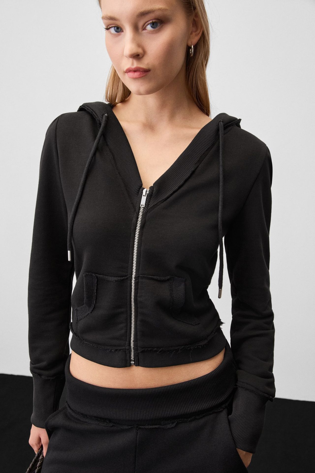 GRIMELANGE 2-Piece V-Neck Zipper Co-ord 4