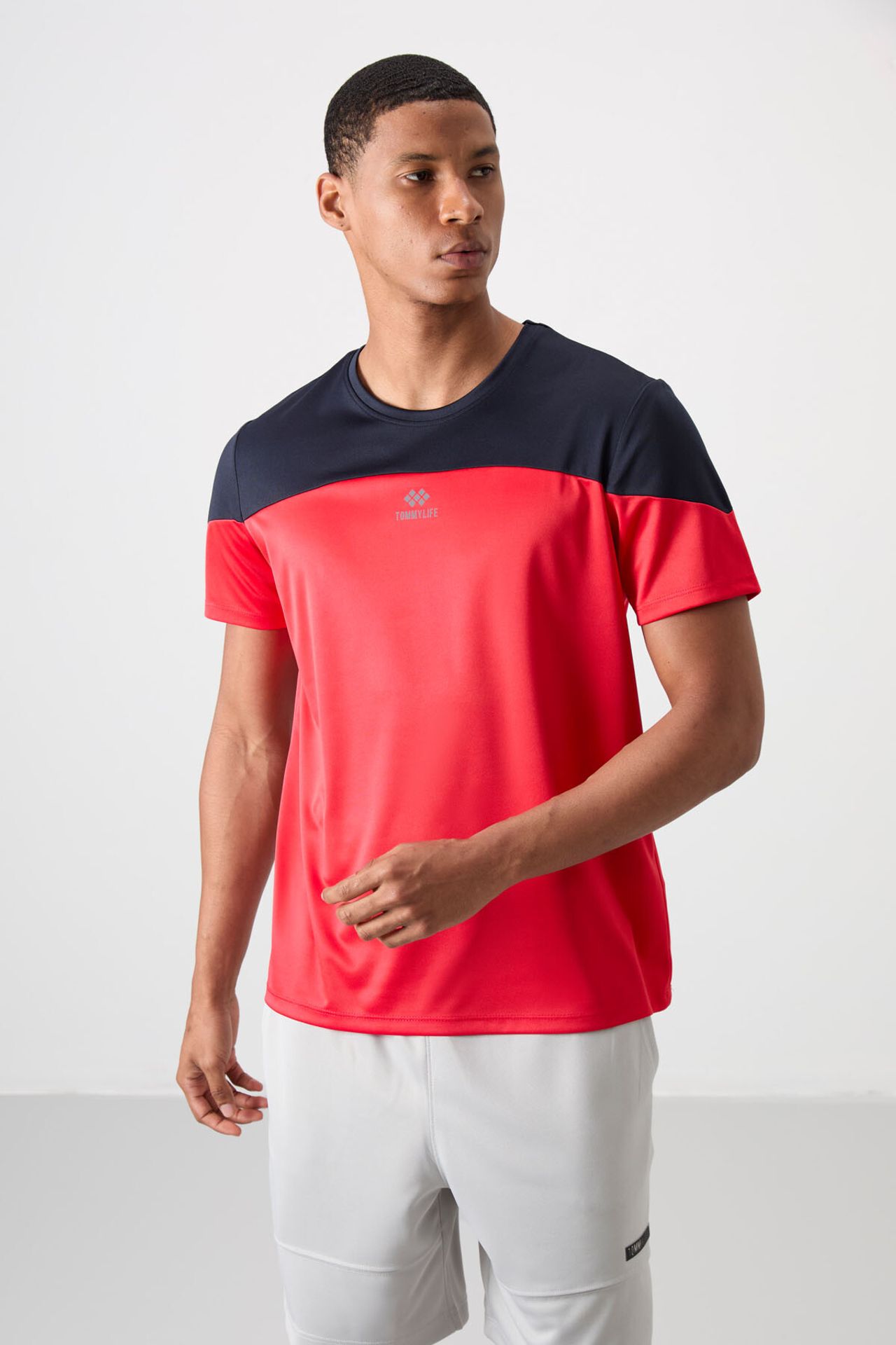 TOMMY Men's Colour-Blocked Crew Neck T-Shirt 4