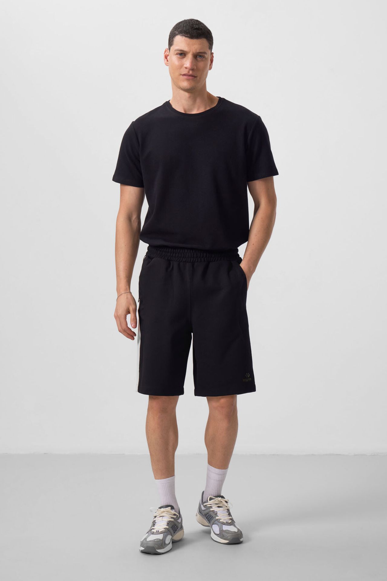 TOMMY Oversized Cotton-Blend Knit Shorts 1