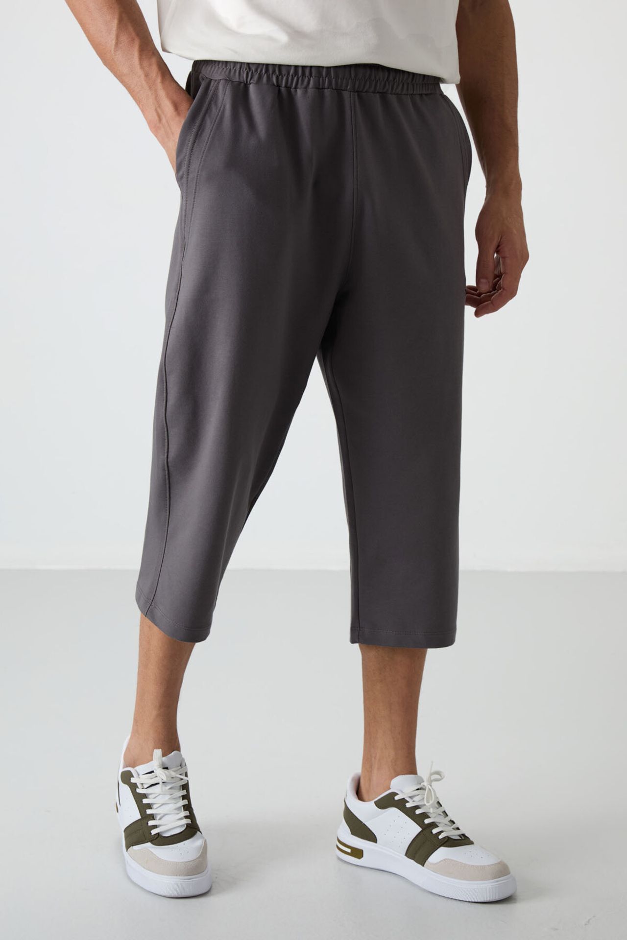 TOMMY Men's Mid-waist Wide-leg Capri Shorts 4