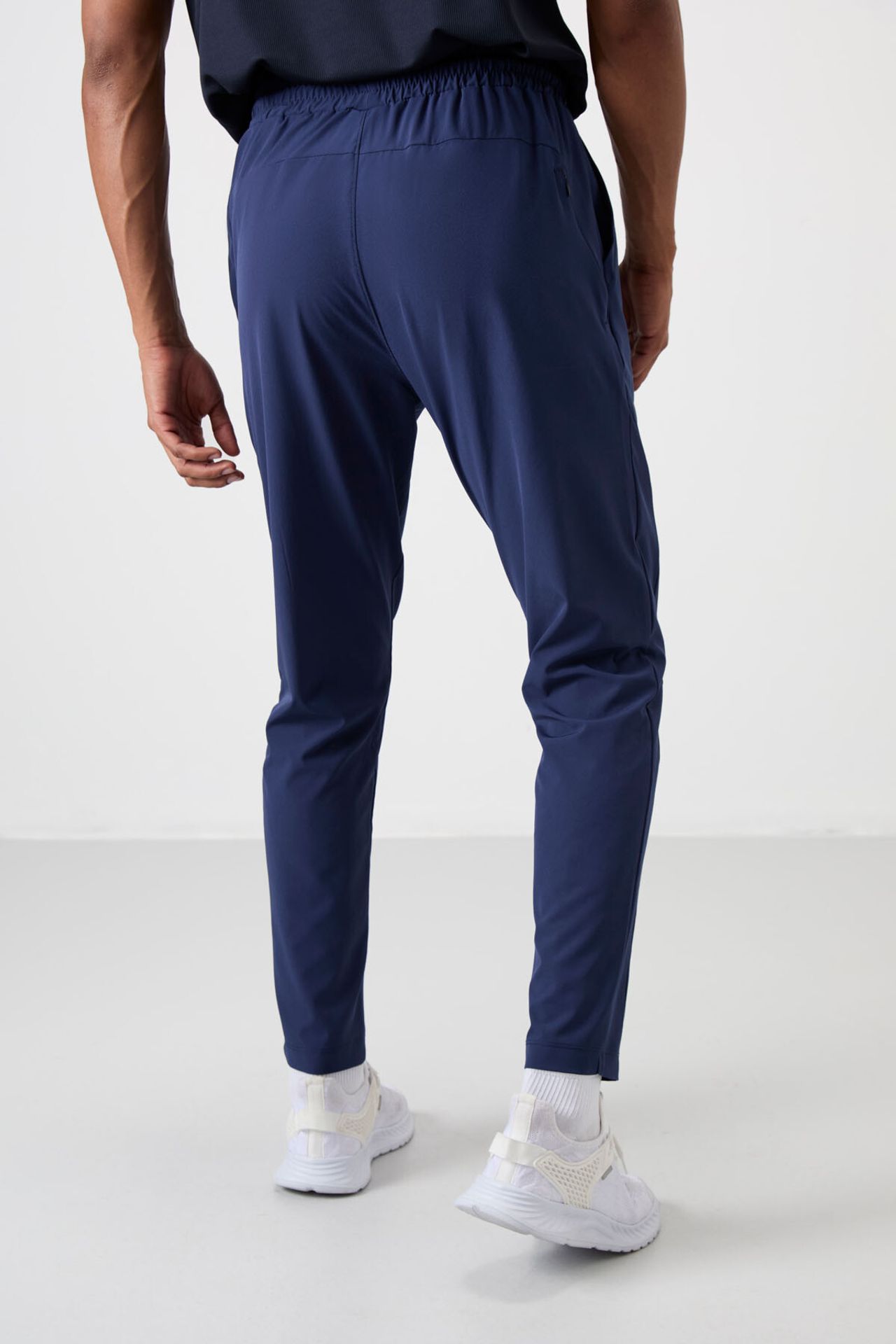 TOMMY Men's Straight-leg Seamless Sweatpants 6