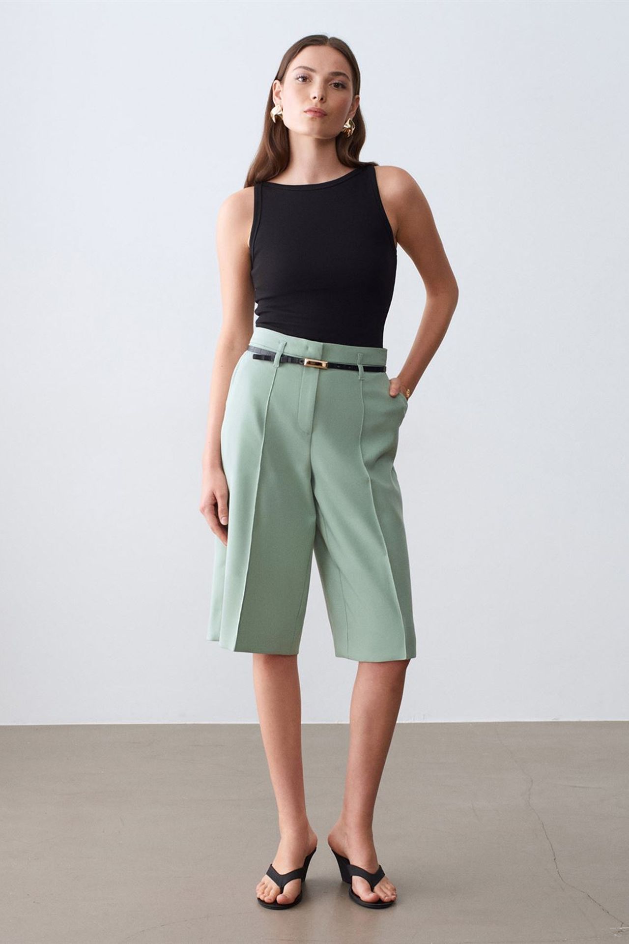 DILVIN High-waist Wide-leg Crepe Shorts With Belt