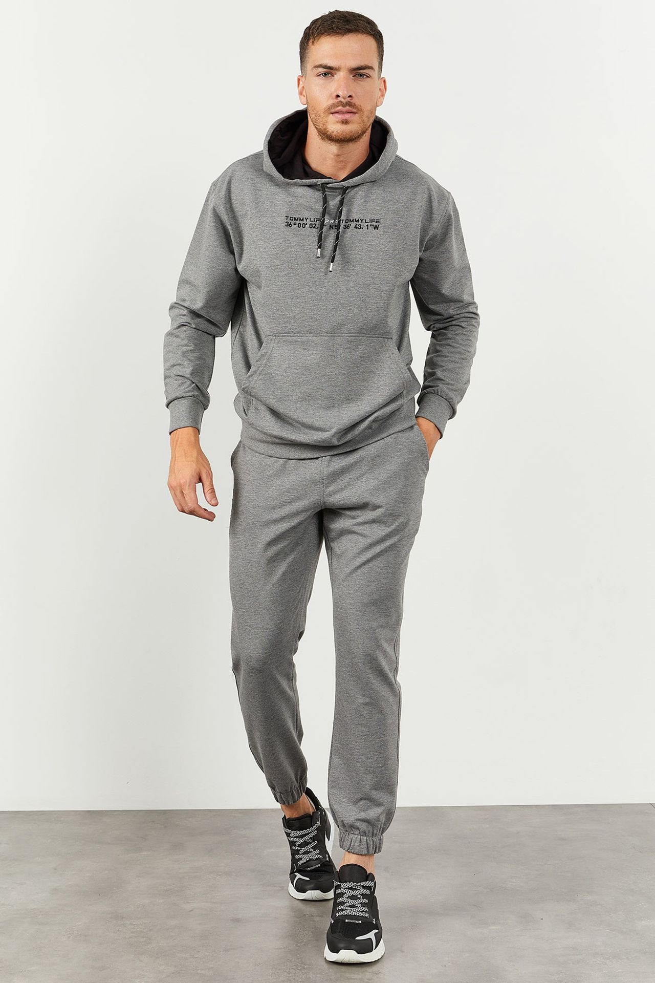 TOMMY Oversized Hooded Sweatshirt And Pants Set 3