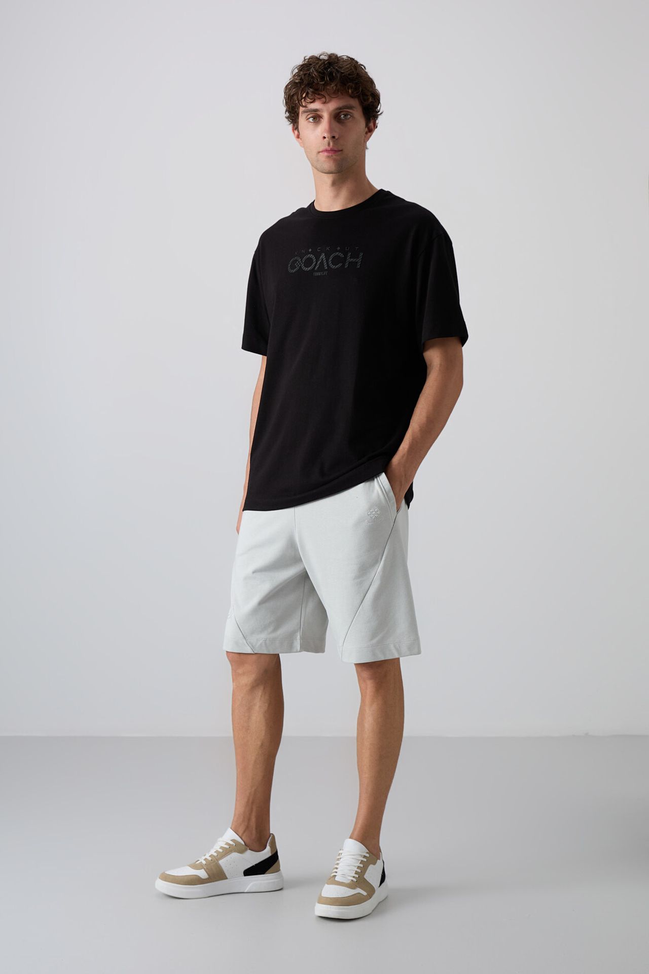 TOMMY Oversized Logo Patch Crew Neck T-Shirt 4