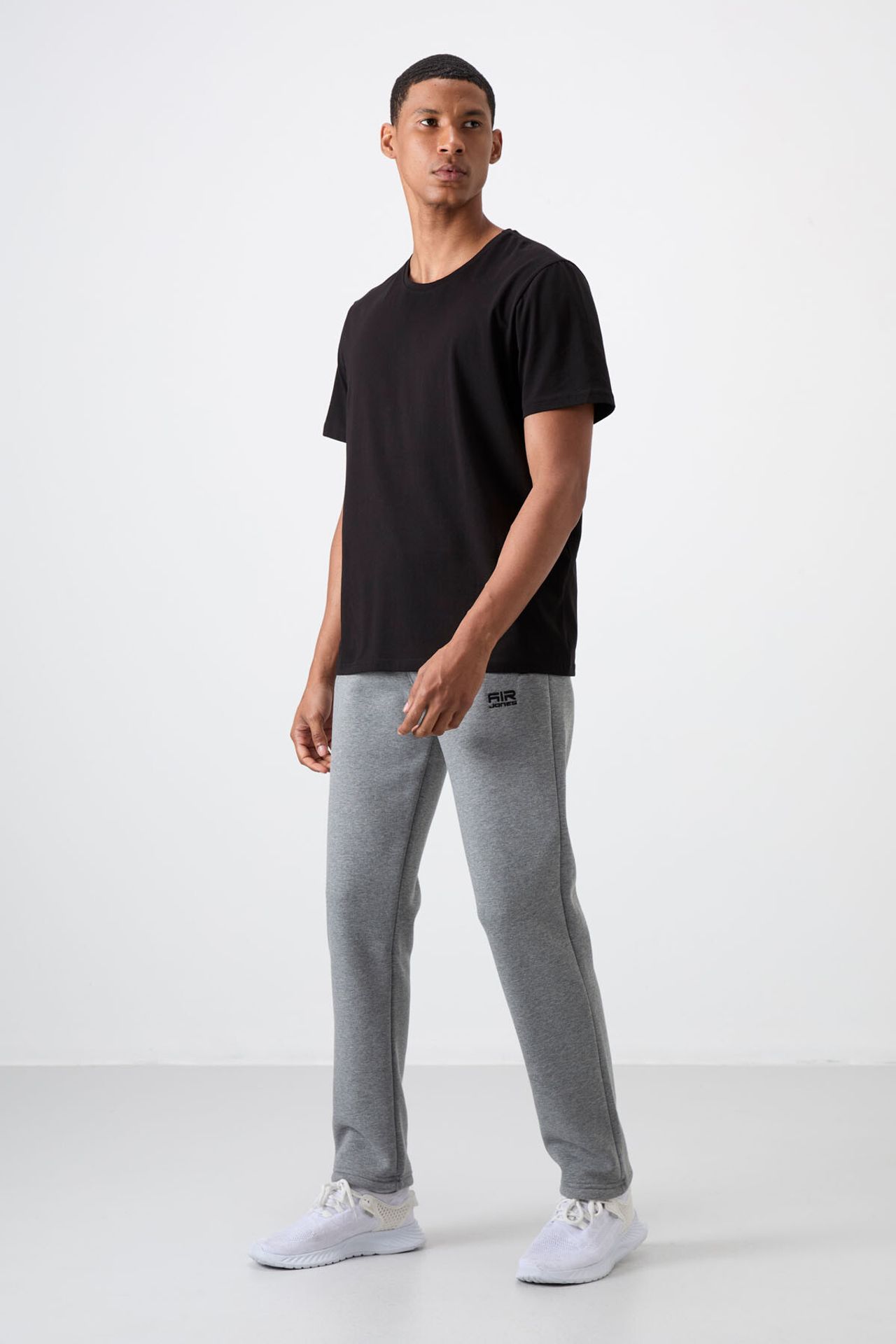 TOMMY Men's Regular Fit Fleece Sweatpants 1