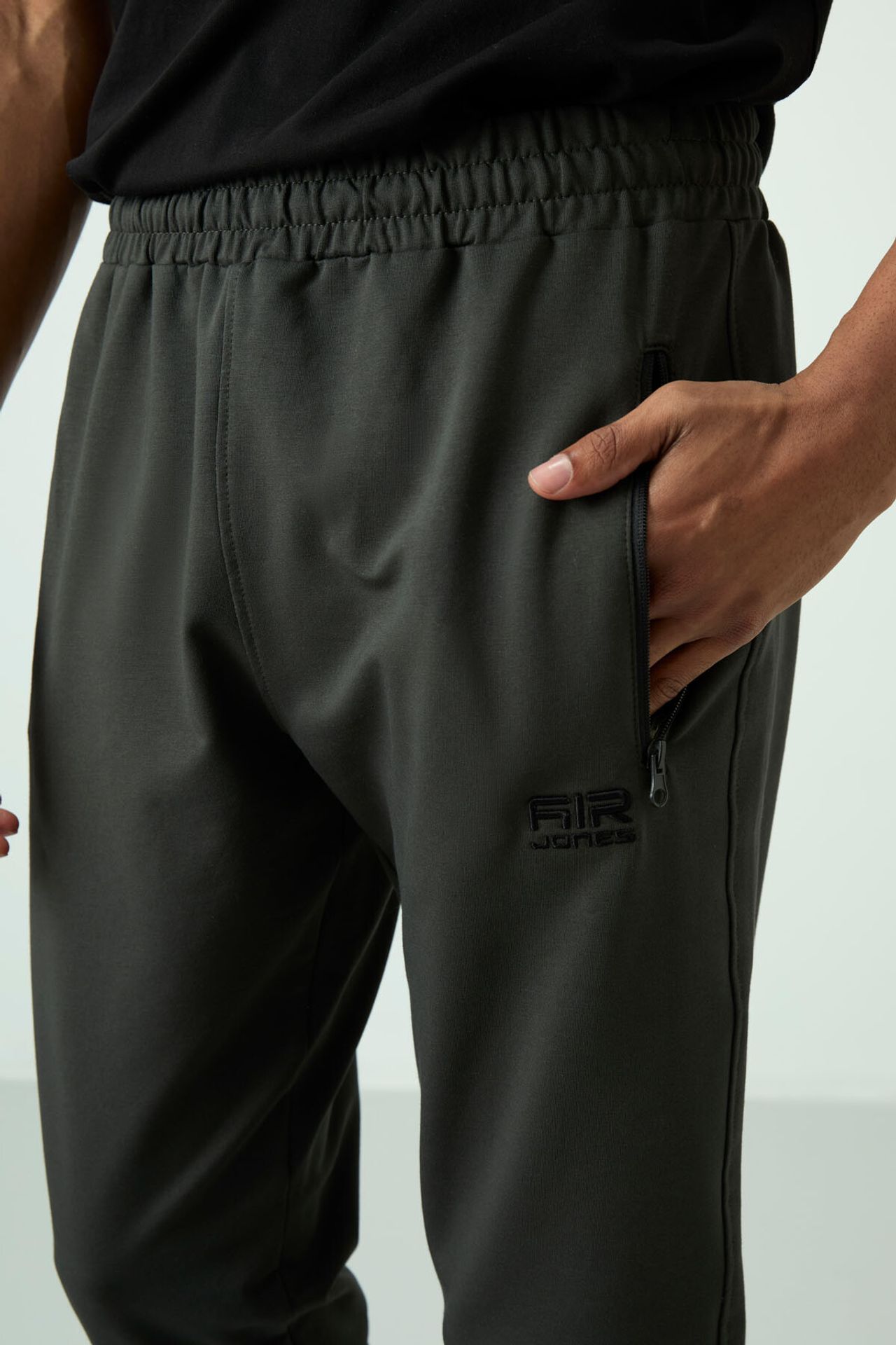 TOMMY Men's Solid Jogger Sweatpants 3