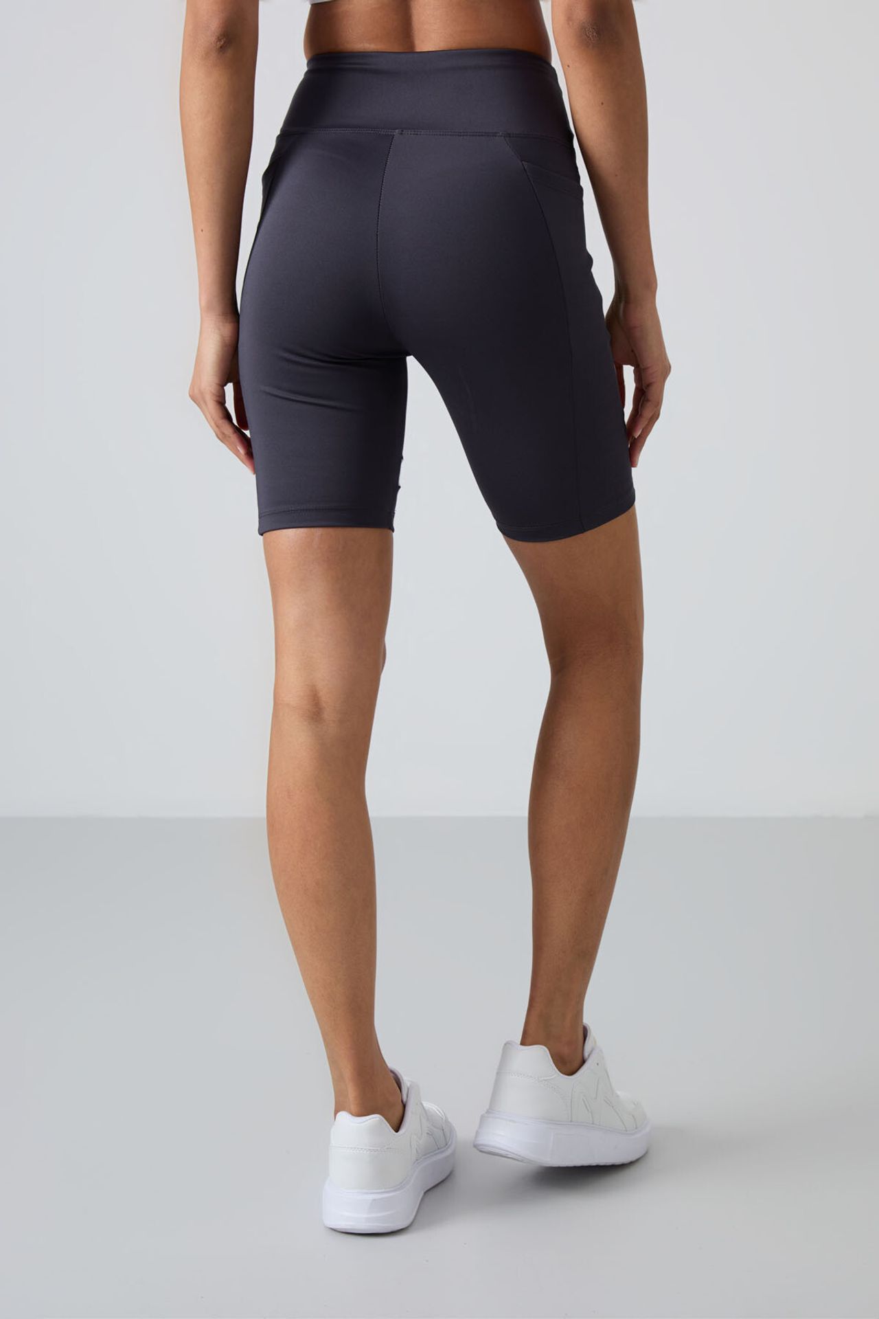 TOMMY High-Waist Short Sports Leggings