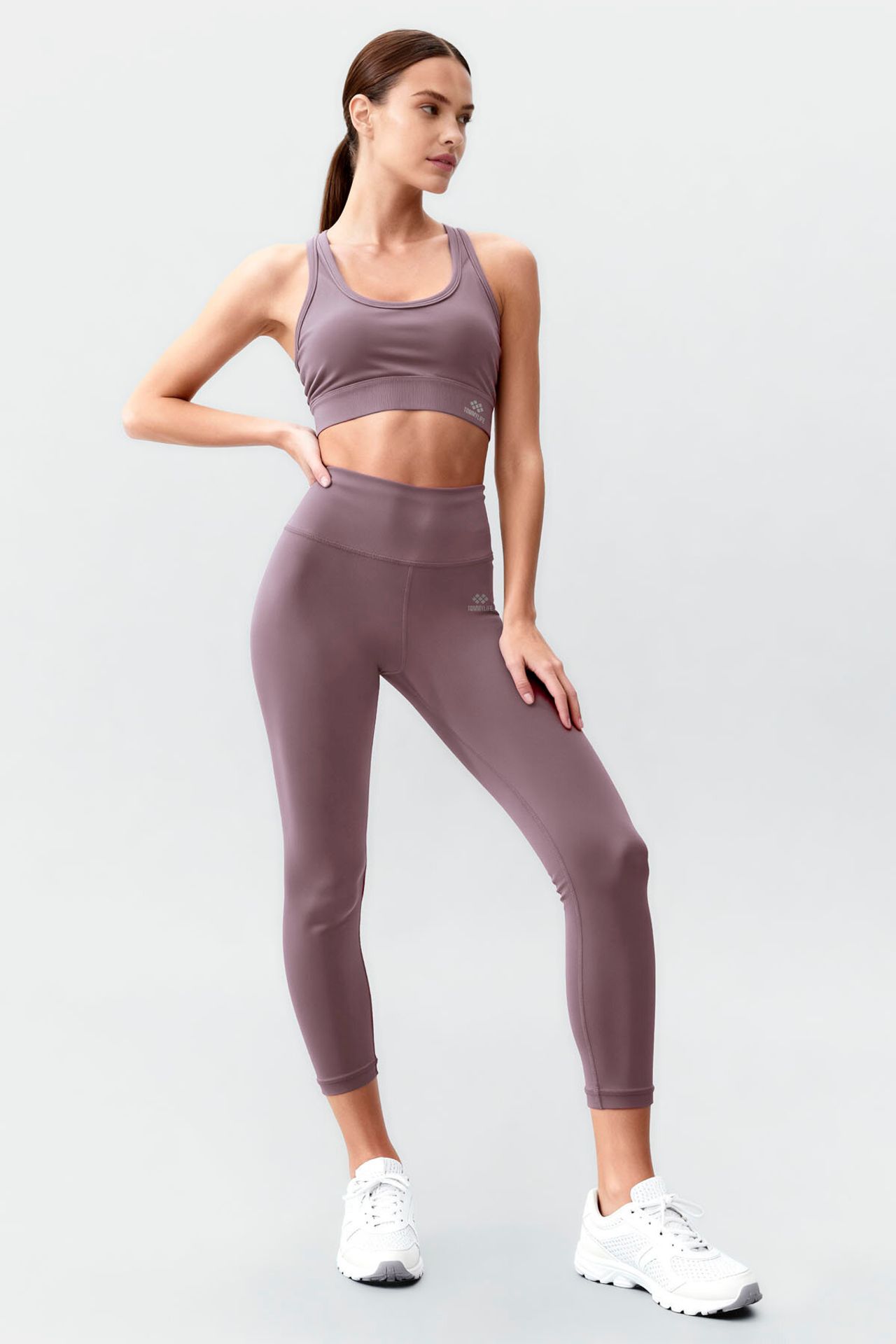 TOMMY Sleeveless Athletic Set With Leggings 3
