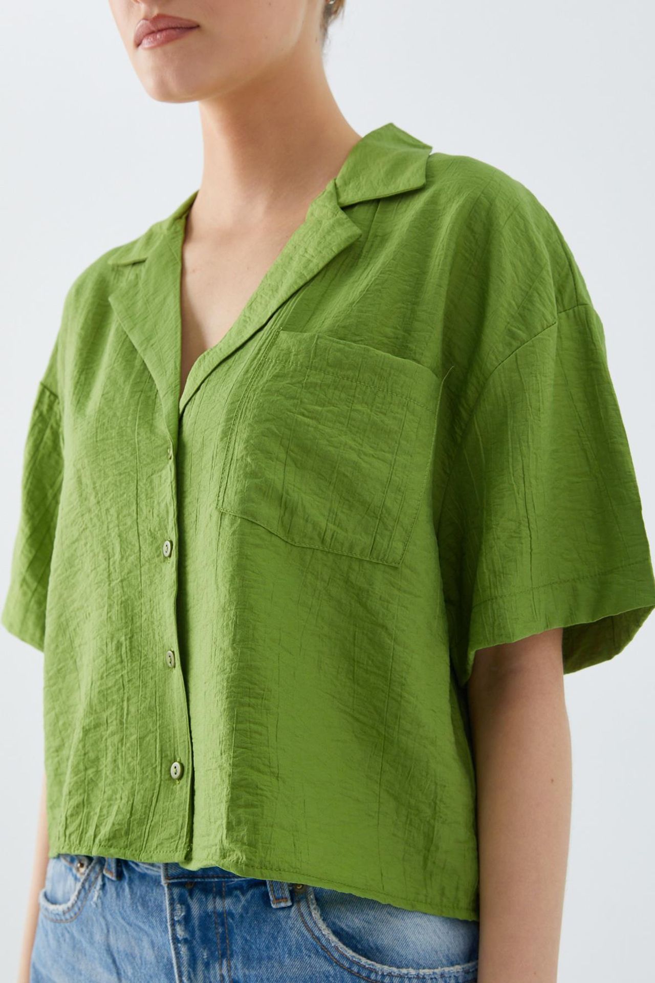 Mixray Loose Fit Button-Up Crop Shirt with Pocket 4